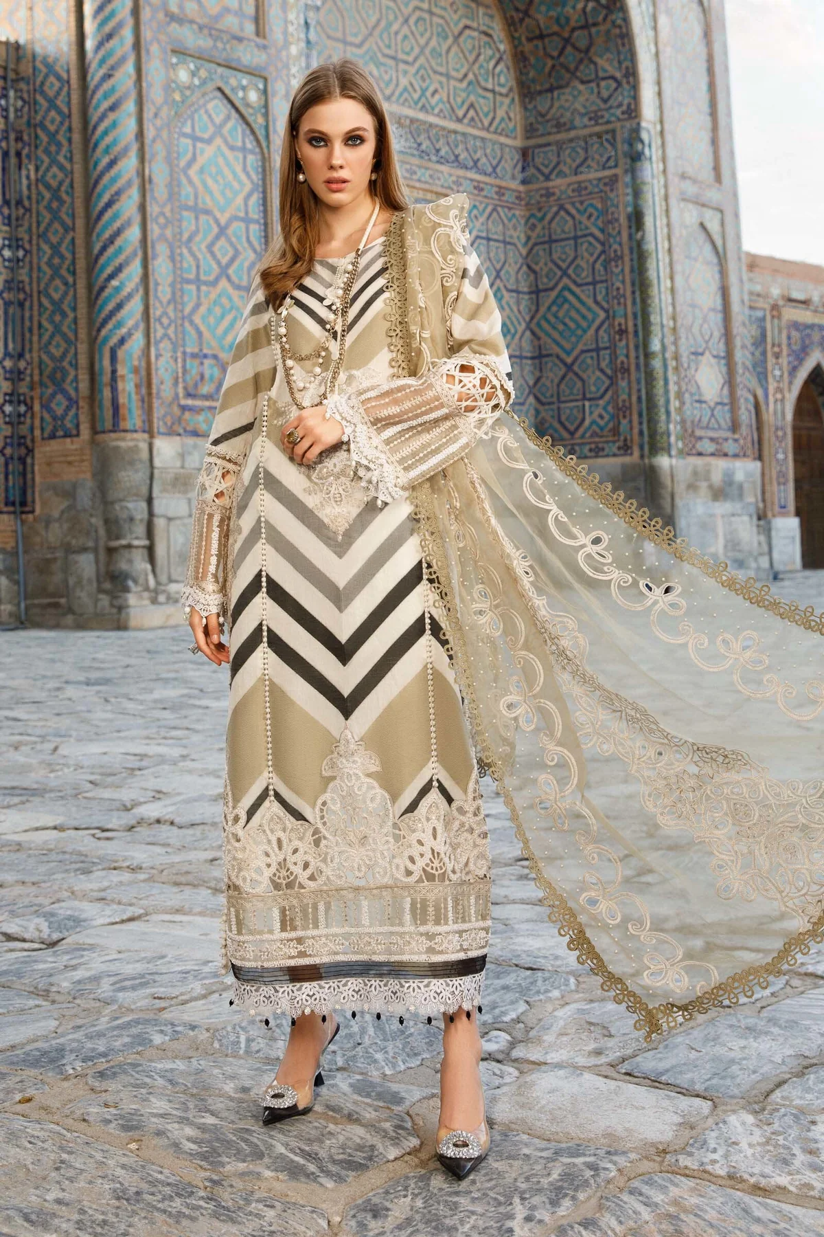 Online unstitched lawn clearance suits
