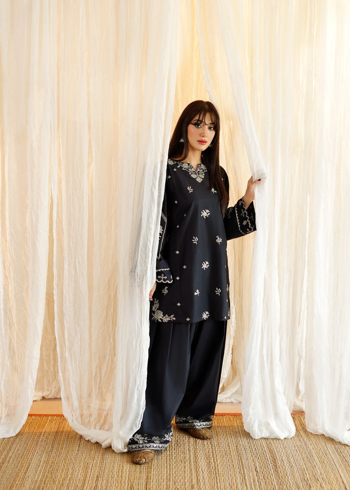Black Embroidered Lawn Kurta Set Online in Dubai UAE Abudhabi Ajman Sharjah