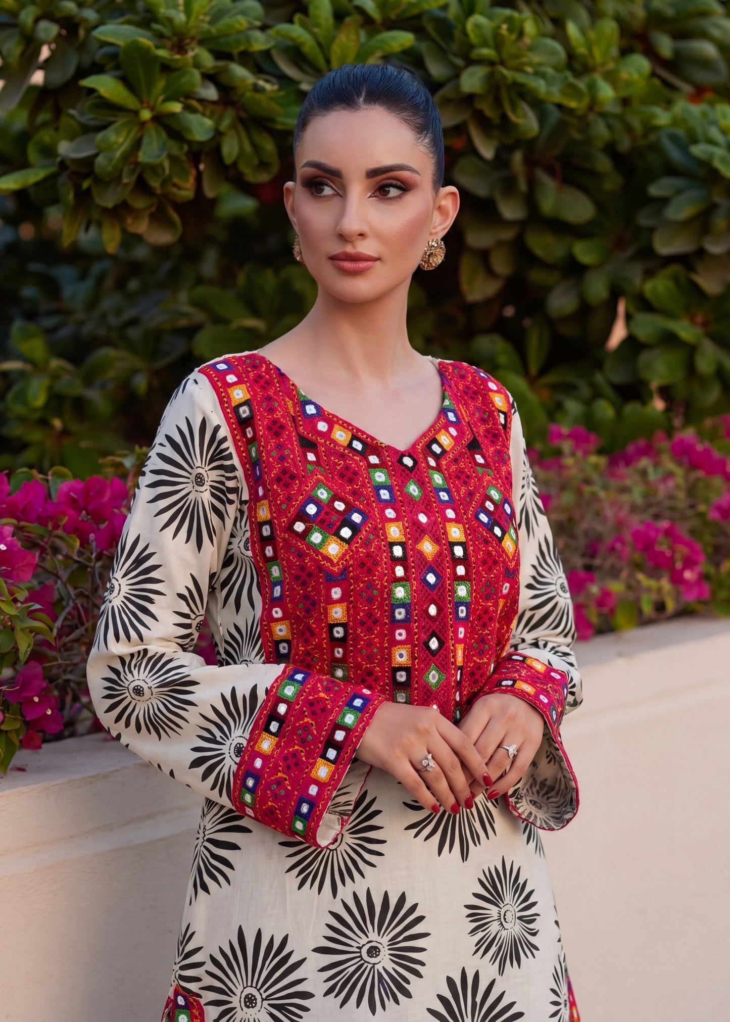 Chalk Embroidered Lawn Ladies Suit Online in Dubai UAE Abudhabi Ajman Sharjah