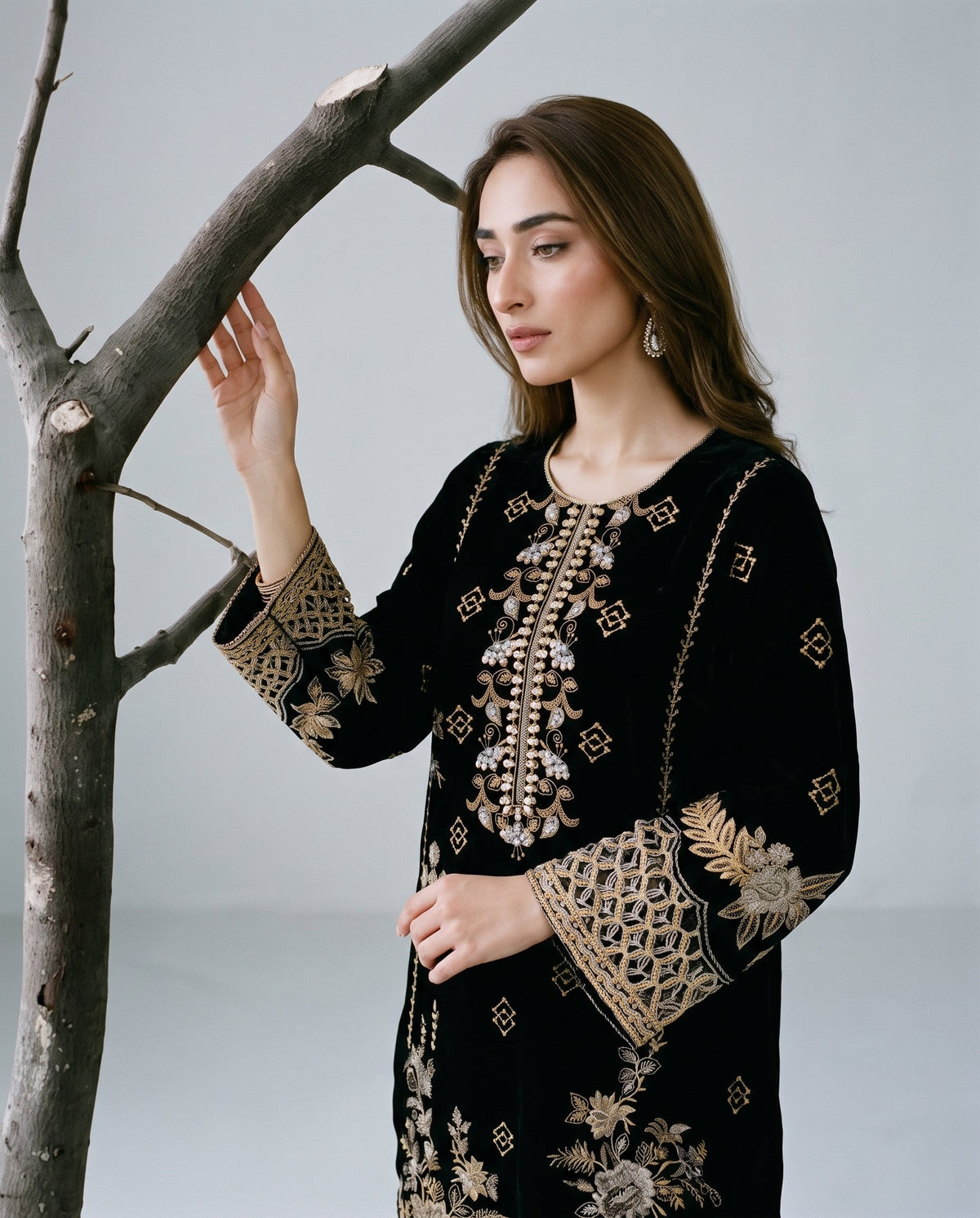 Embellished Black Velvet Salwar Kameez Online in KSA Riyadh Saudi Arabia Oman Bahrain Qatar