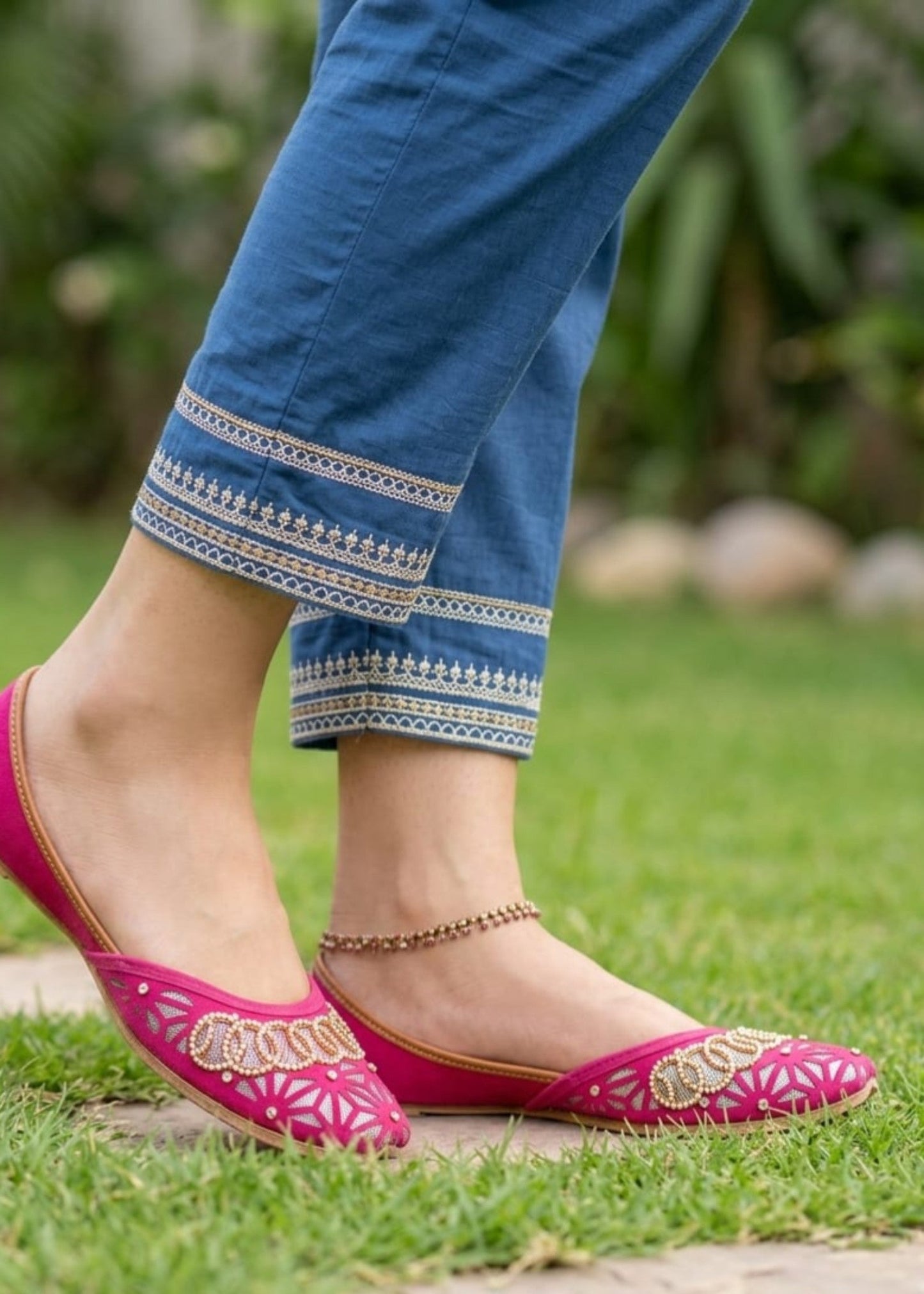 Embroidered Velvet Mojari Online in UK USA Canada