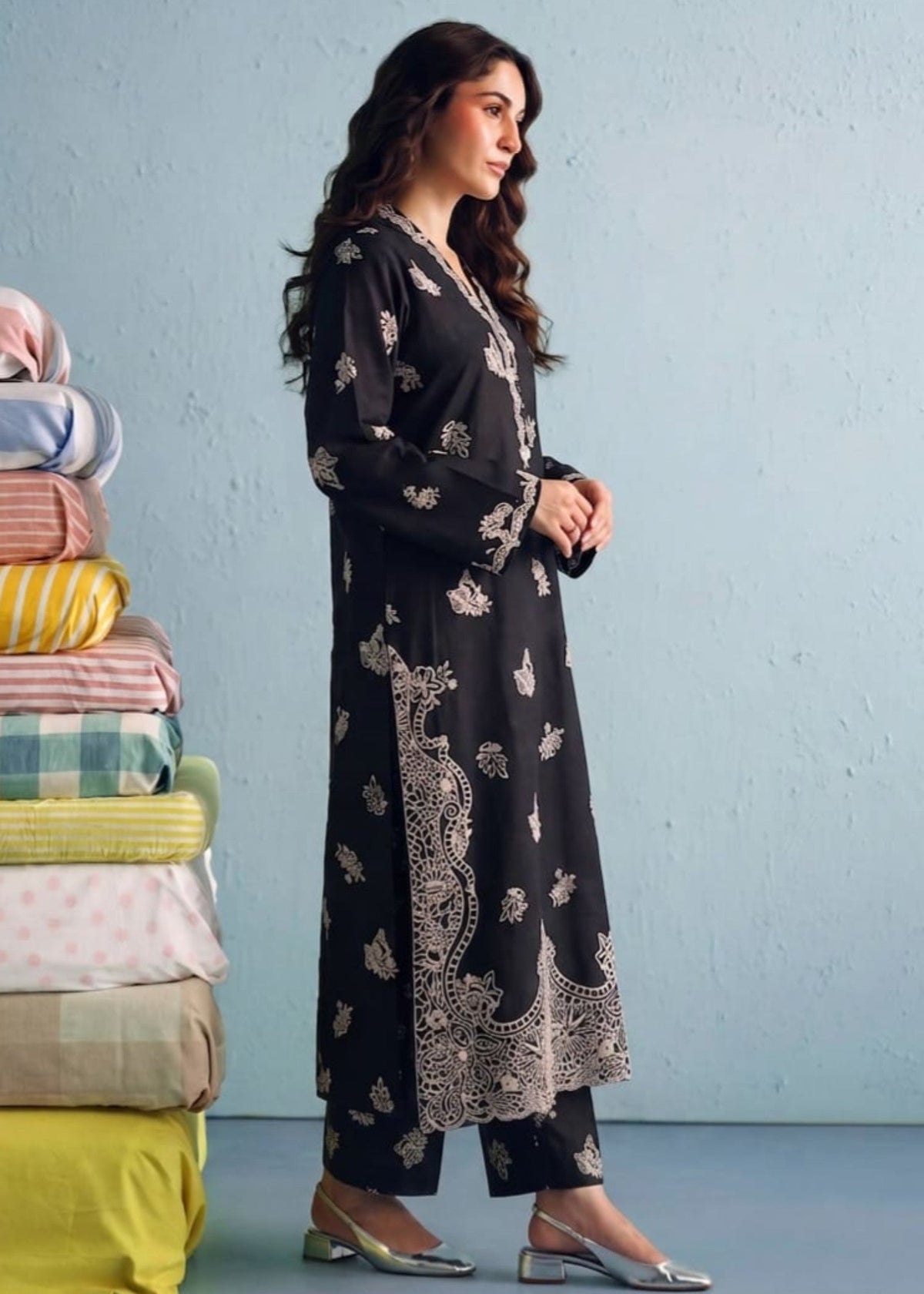 Embroidered Black Khaddar Kurta Set for Winter Online in KSA Riyadh Saudi Arabia Oman Bahrain Qatar