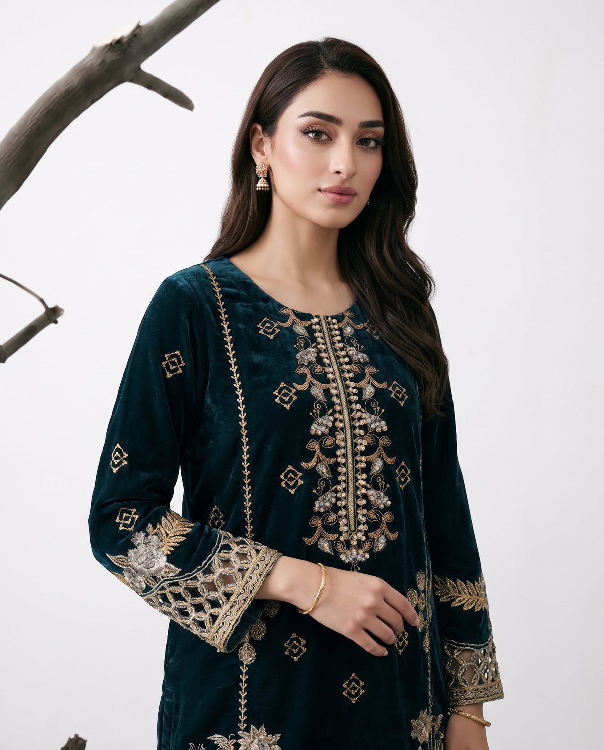 Ladies Embellished Velvet Shalwar Kameez Online in KSA Riyadh Saudi Arabia Oman Bahrain Qatar