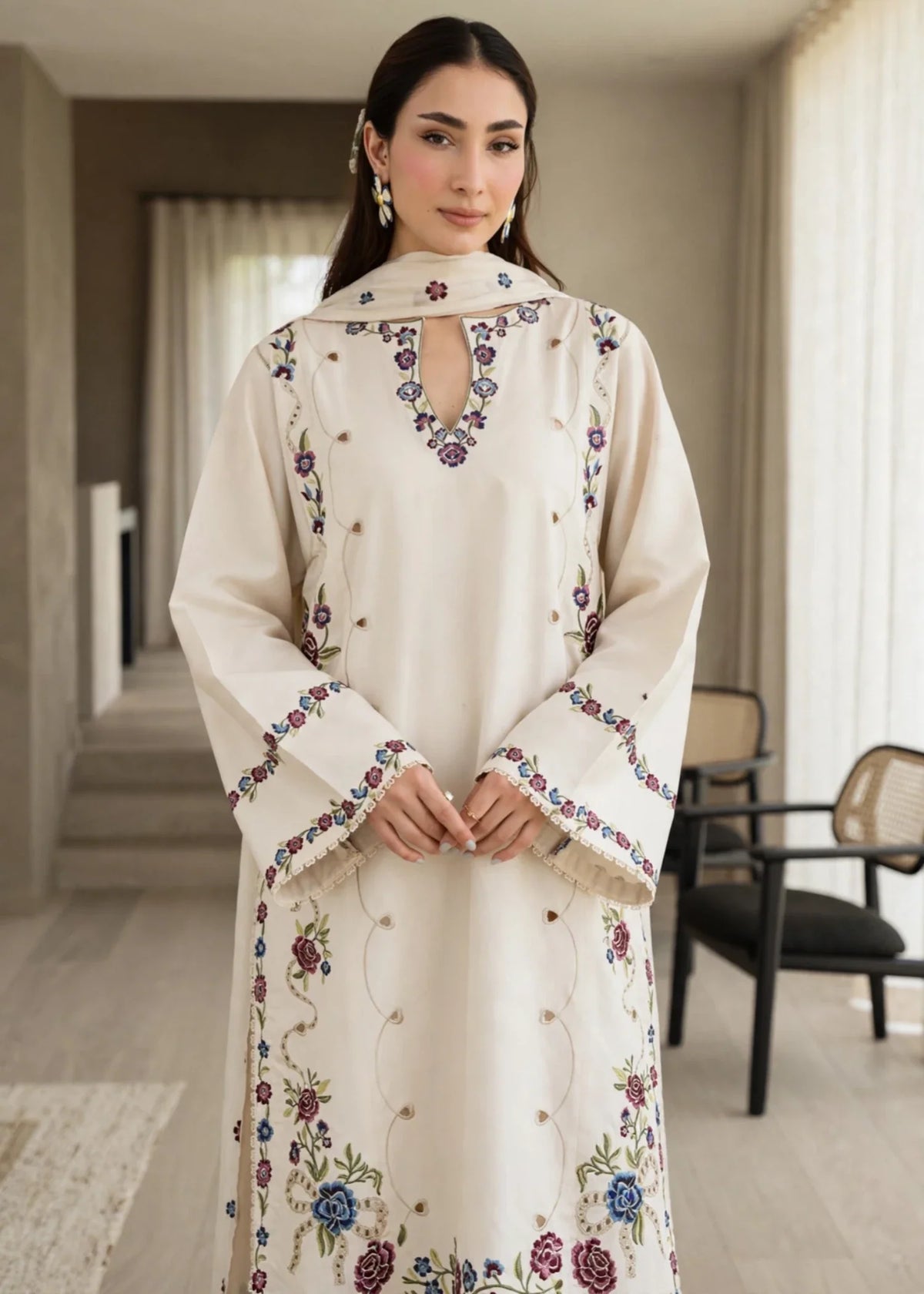 Ladies Off-White Embroidered Lawn Salwar Kameez Online in KSA Riyadh Saudi Arabia Oman Bahrain Qatar