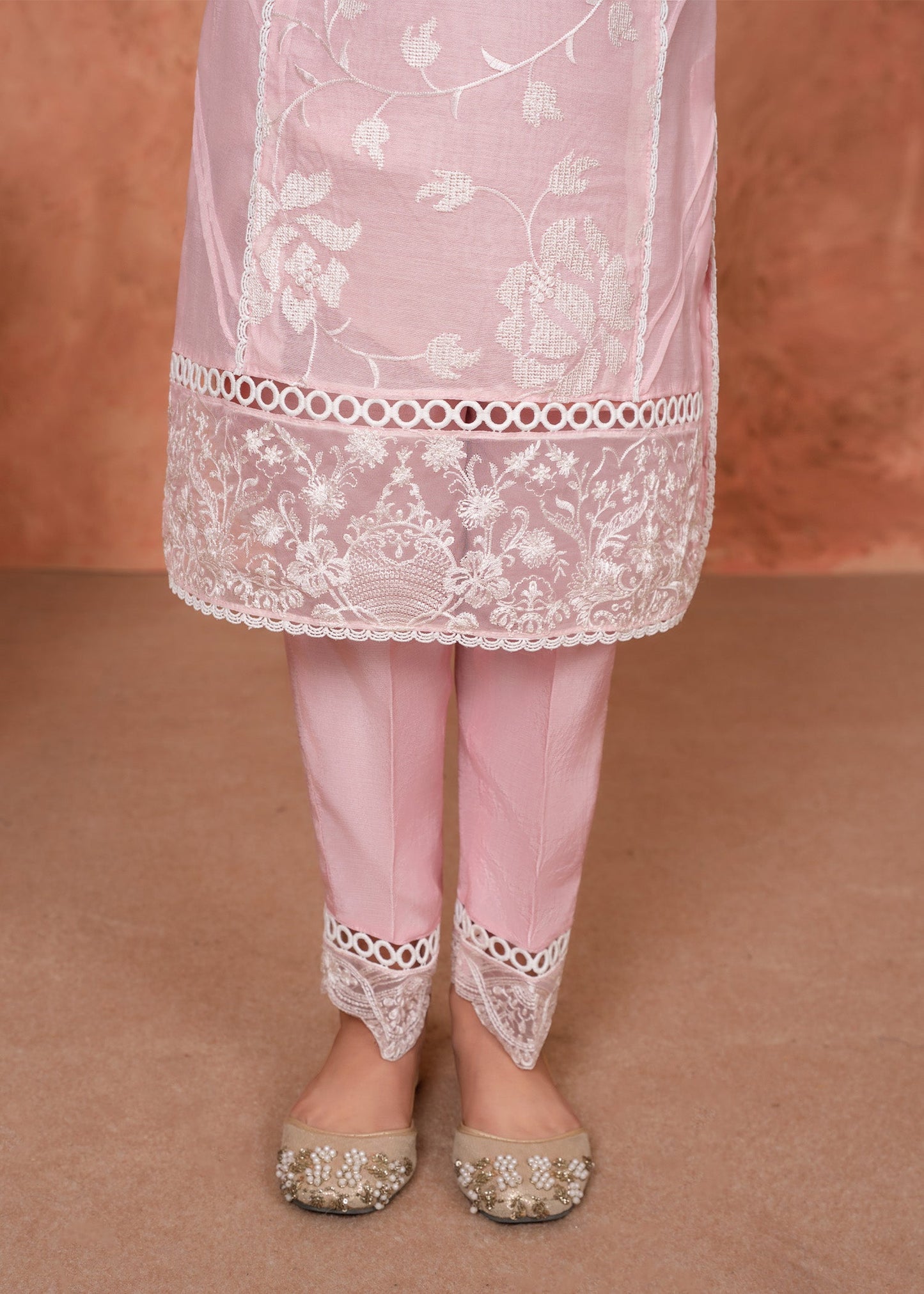 White Embroidered Cotton Silk Long Kurta Suit Online in KSA Riyadh Saudi Arabia Oman Bahrain Qatar