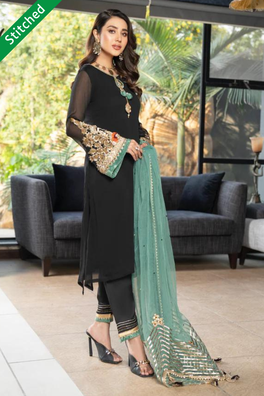 Plain suit with contrast dupatta clearance online