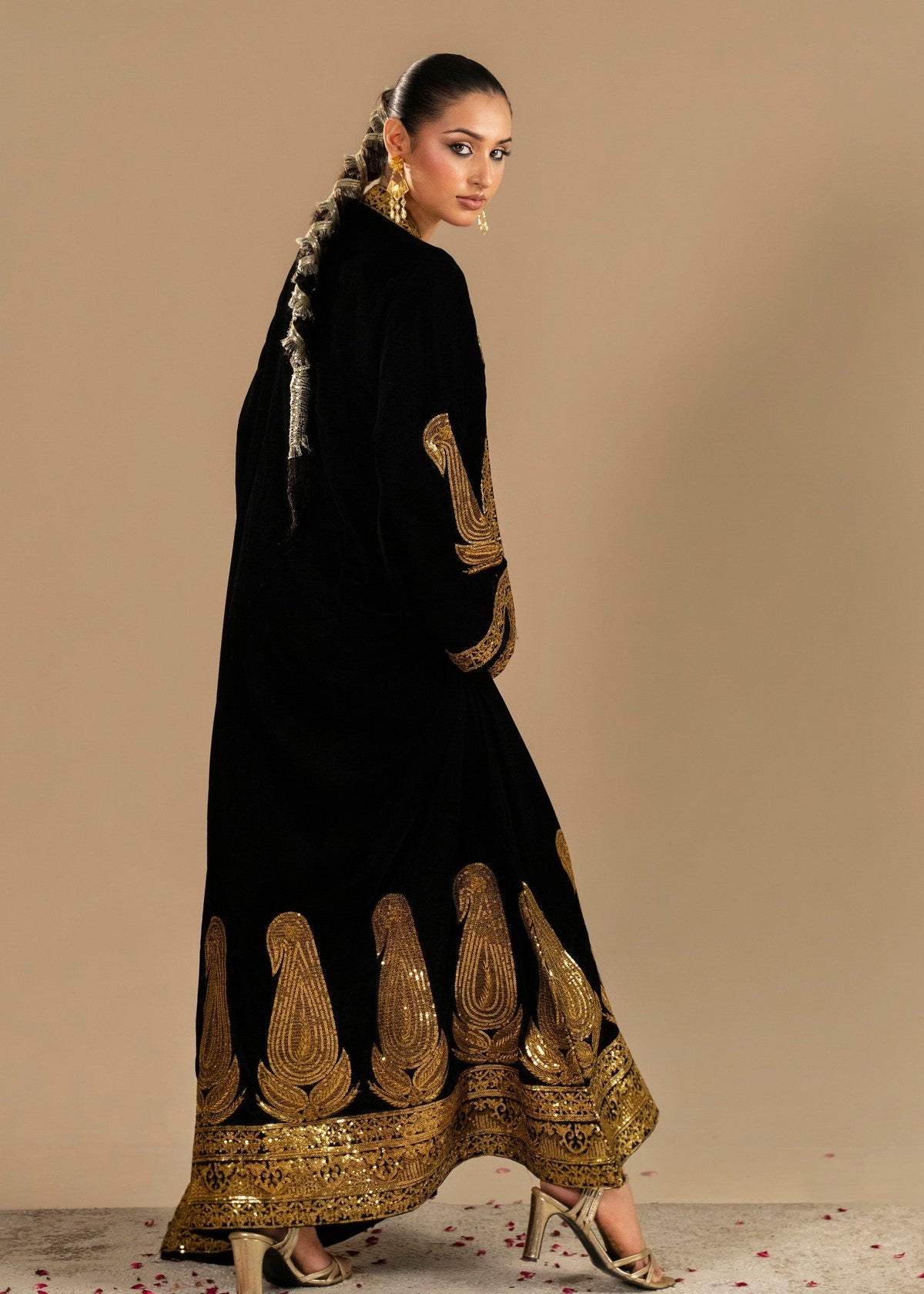 2 Piece Black Velvet Festive Wear Salwar Kameez Online in KSA Riyadh Saudi Arabia Oman Bahrain Qatar