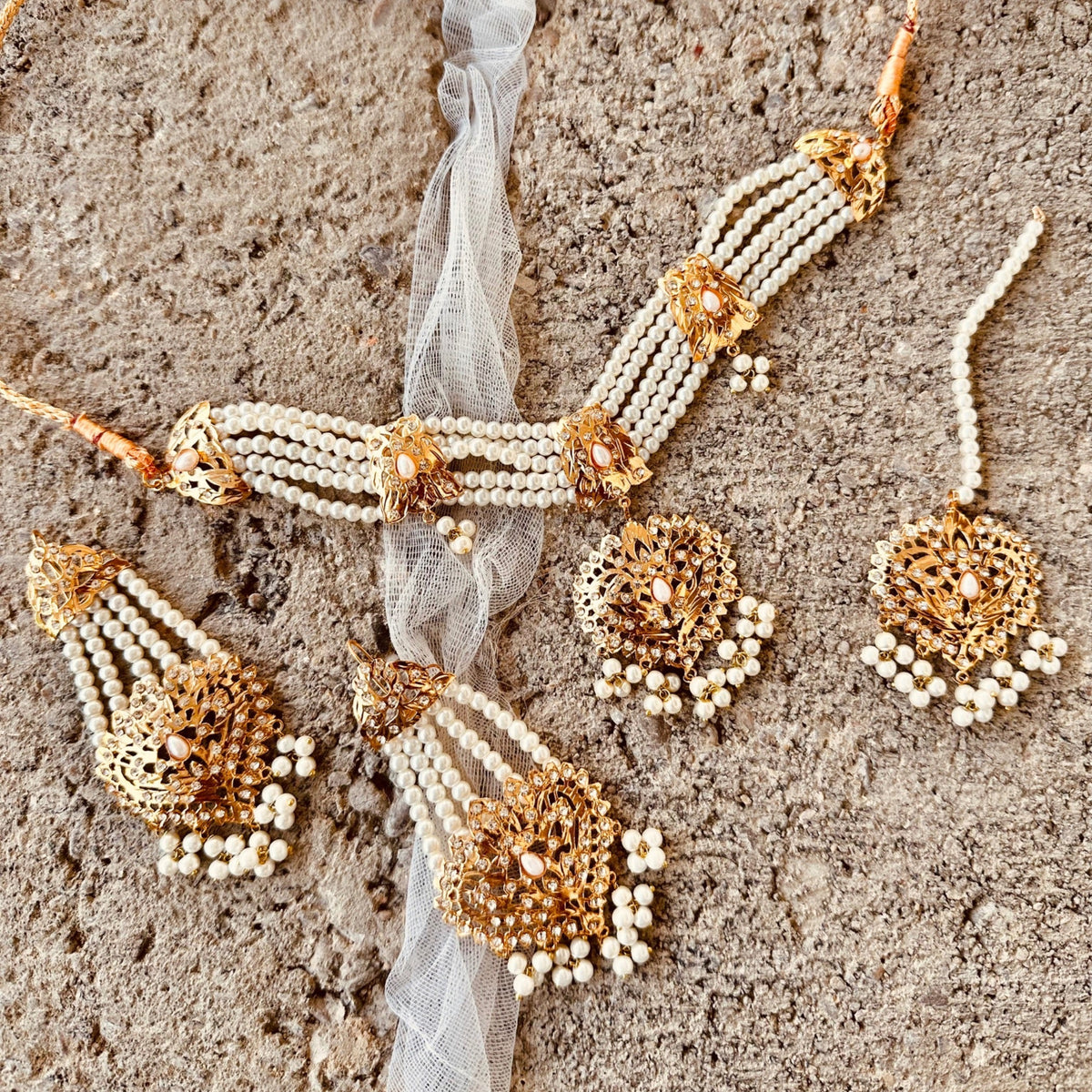 5 Piece Pakistani Bridal Jewellery Set with Malaa Choker Earrings Online in KSA Riyadh Saudi Arabia Oman Bahrain Qatar