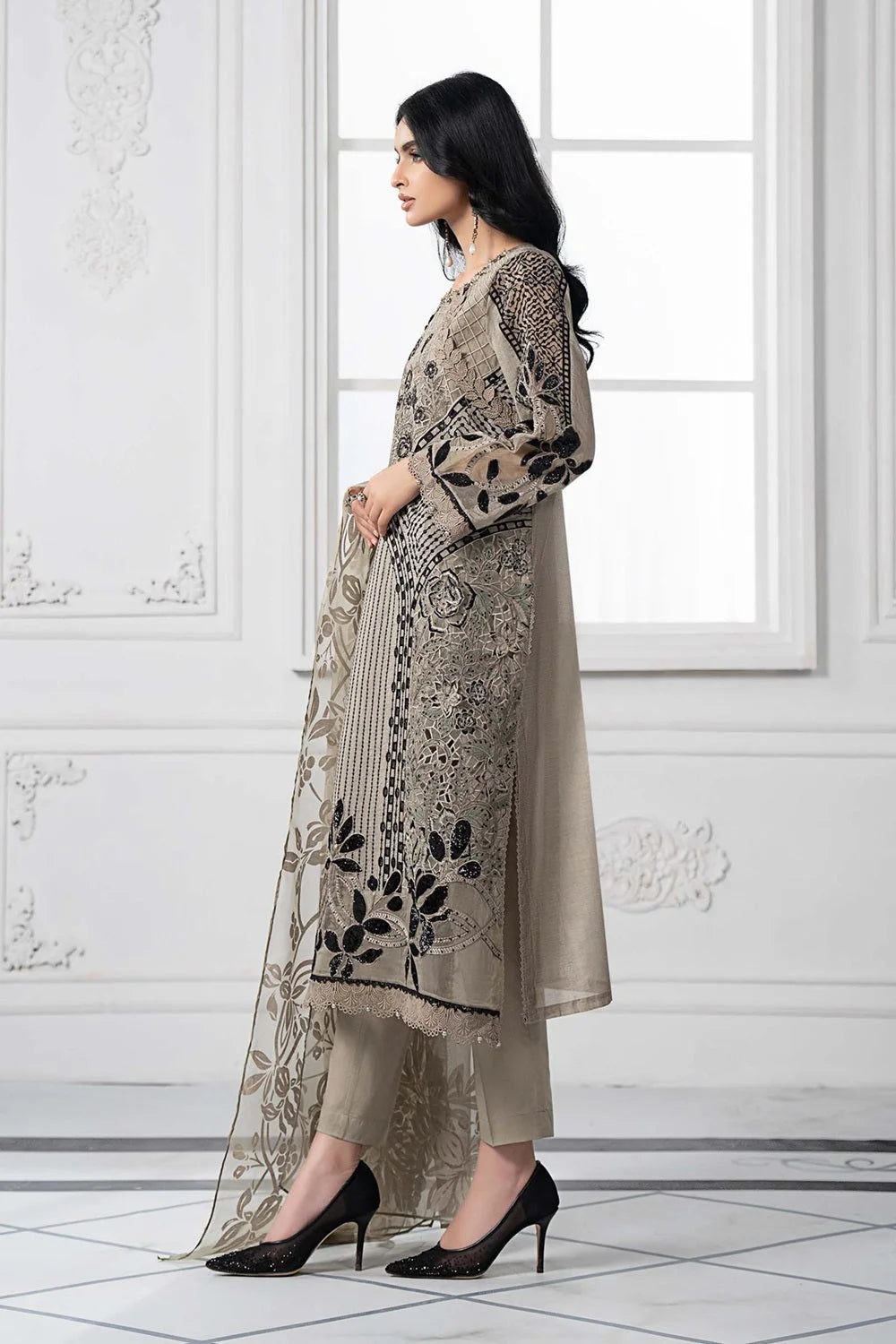 Heavy Embroidered Chikankari Lawn Suit with 3D Flowers & Pearl Necklace