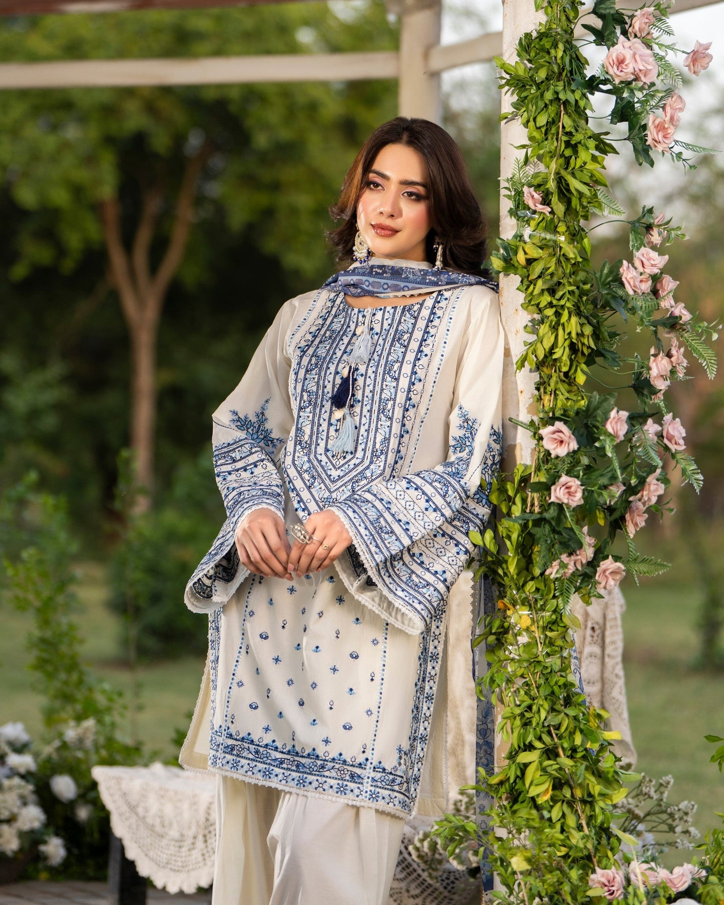 Pakistani Designer off White cotton farshi Salwar Kameez Online in KSA Riyadh Saudi Arabia Oman Bahrain Qatar