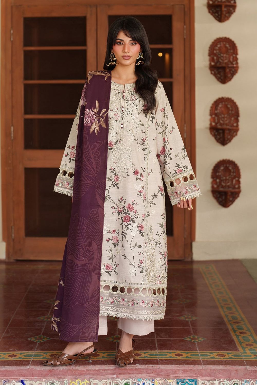 Alabaster Embroidered Lawn Pakistani Suit Online in Dubai UAE Abudhabi Ajman Sharjah