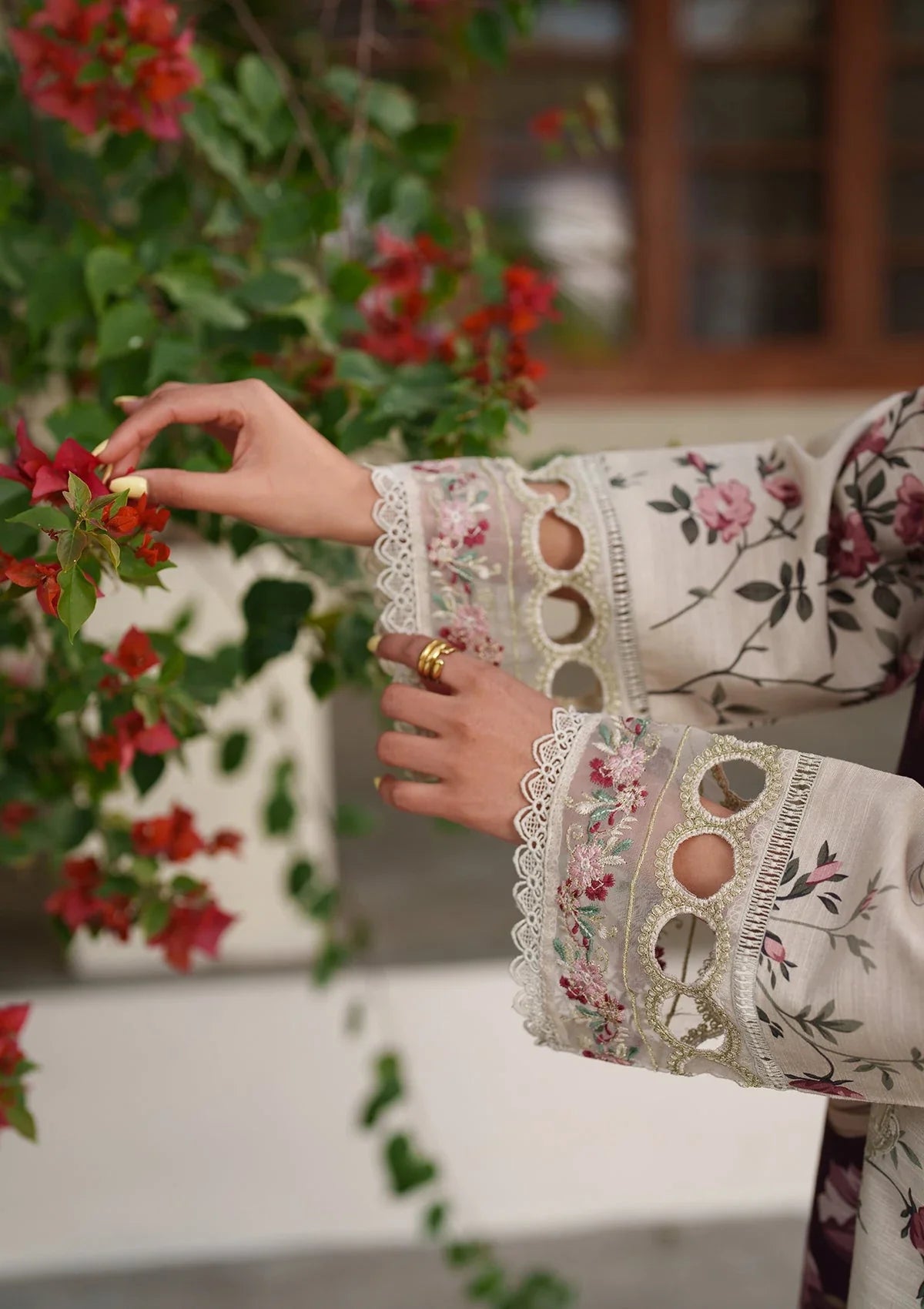 Alabaster Lawn Suit Embroidered Online in KSA Riyadh Saudi Arabia Oman Bahrain Qatar