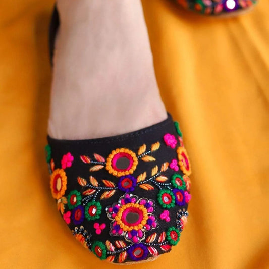 Beryl Jutti Fine Leather Ladies Ethnic Shoes Online in KSA Riyadh Saudi Arabia Oman Bahrain Qatar