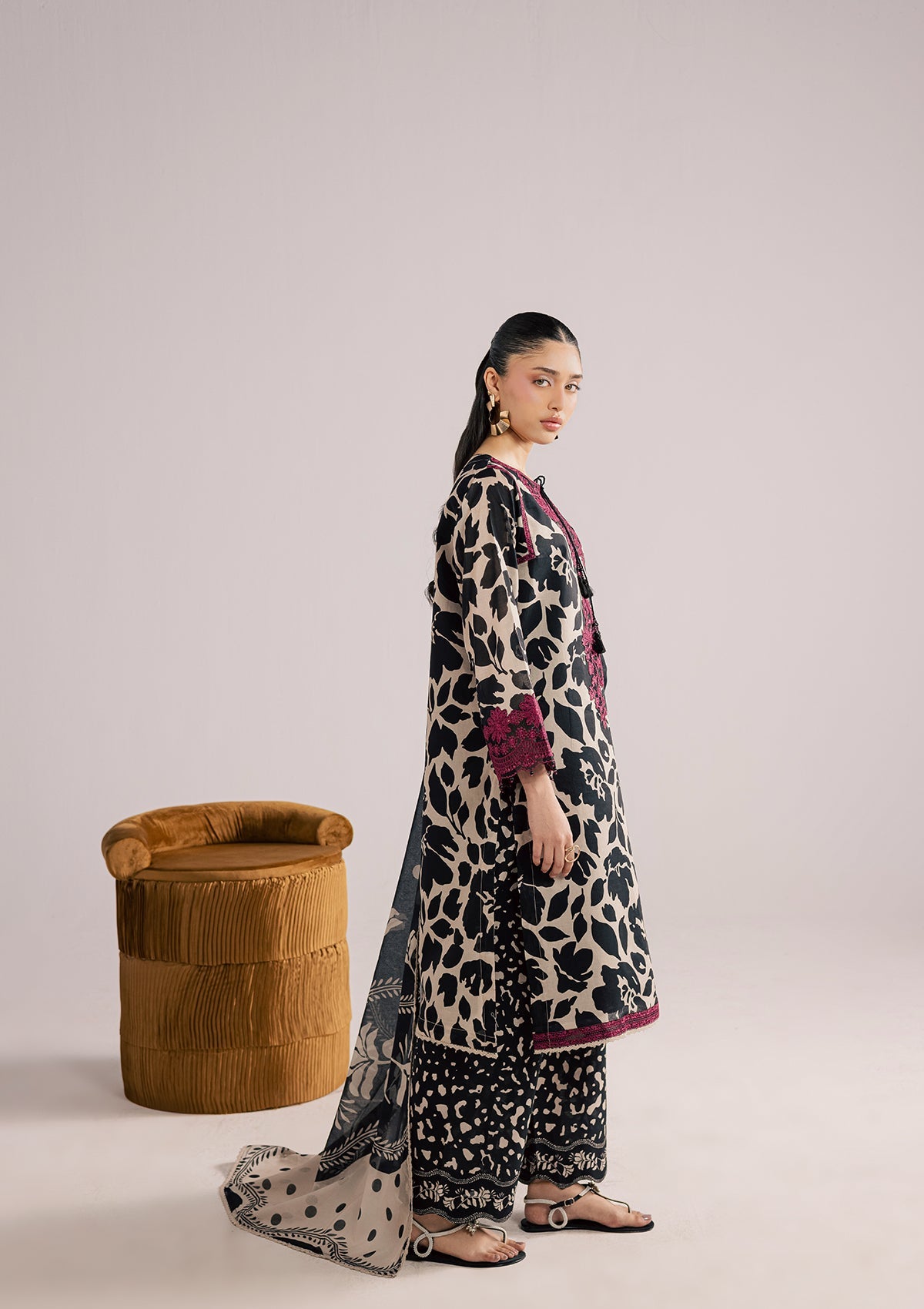 Bin Tayyab Black Lawn Embroidered Kurta Set Online in KSA Riyadh Saudi Arabia Oman Bahrain Qatar