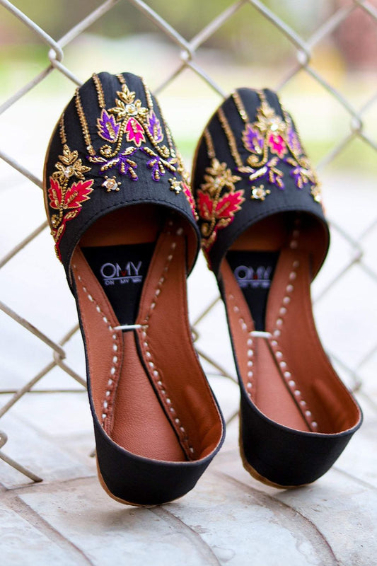 Black Embellished Leather Jutti Online in Dubai UAE Abudhabi Ajman Sharjah