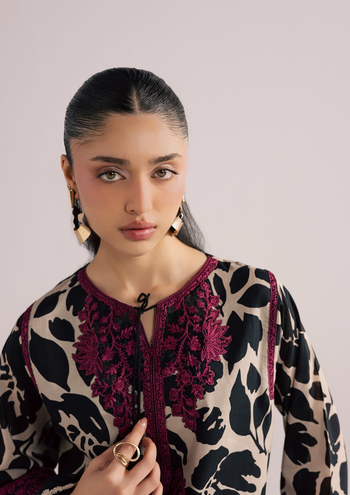 Black Embroidered Lawn 3 Piece Suit Online in UK USA Canada