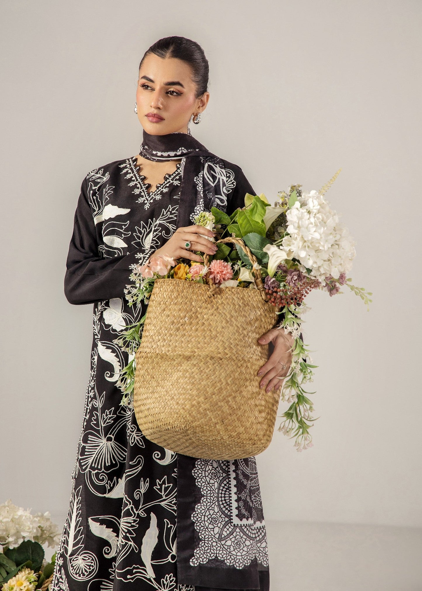 Black Embroidered Lawn Festive Wear Salwar Suit Online in Dubai UAE Abudhabi Ajman Sharjah