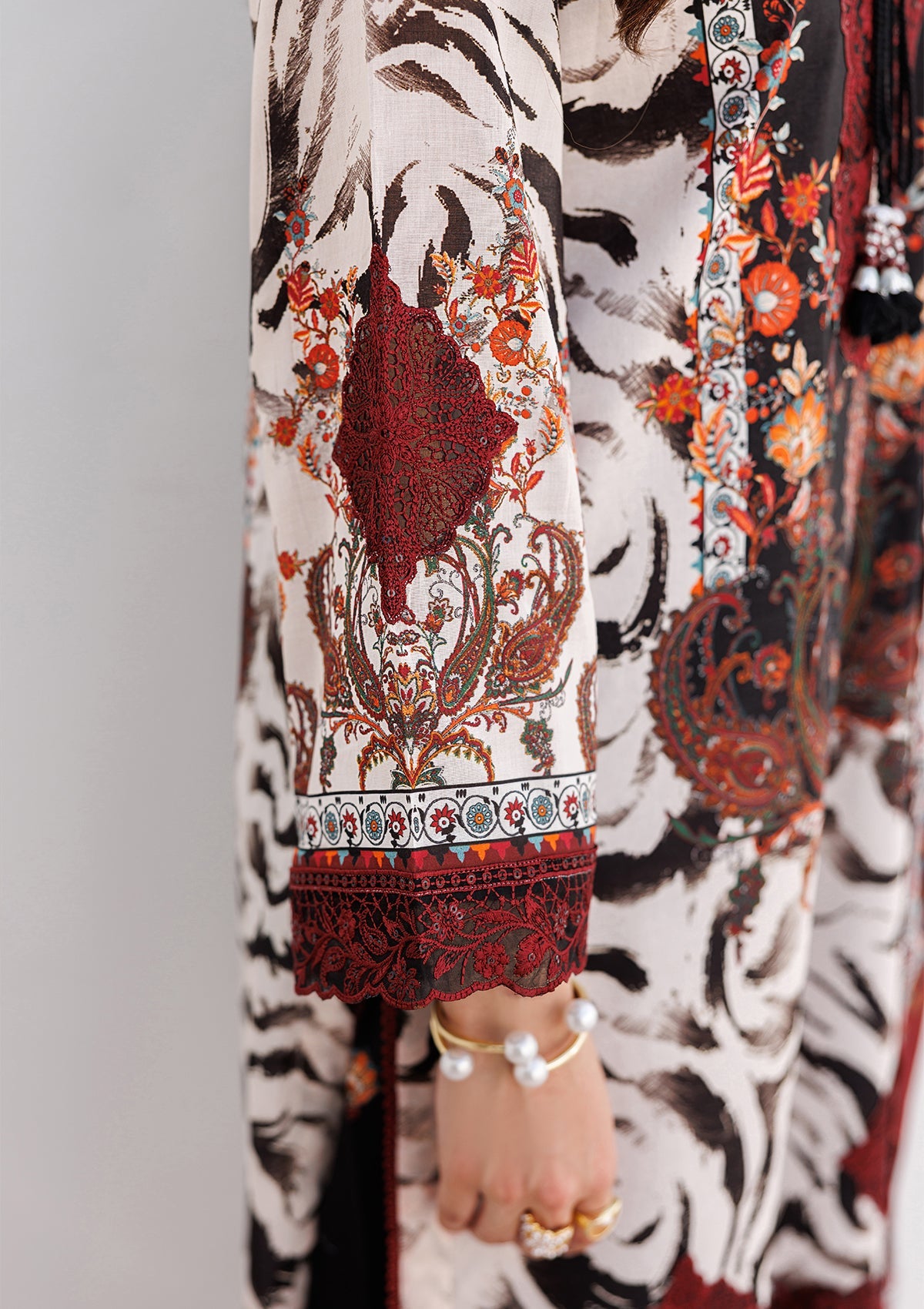 Black Embroidered Lawn Ladies Suit Online in Dubai DXB UAE Abudhabi Meena Bazaar