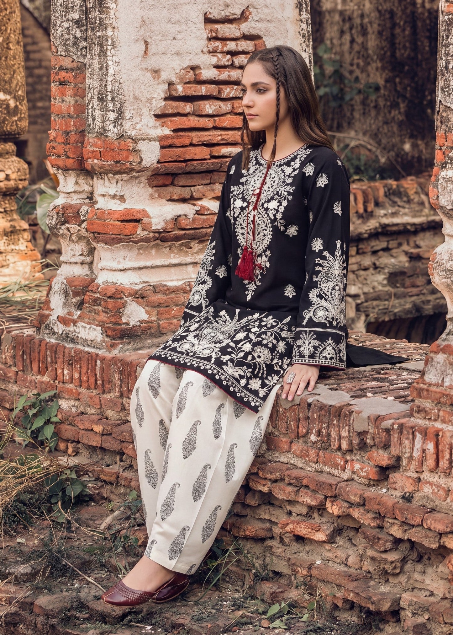 Black Embroidered Lawn Ladies Suit Online in Dubai UAE Abudhabi Ajman Sharjah