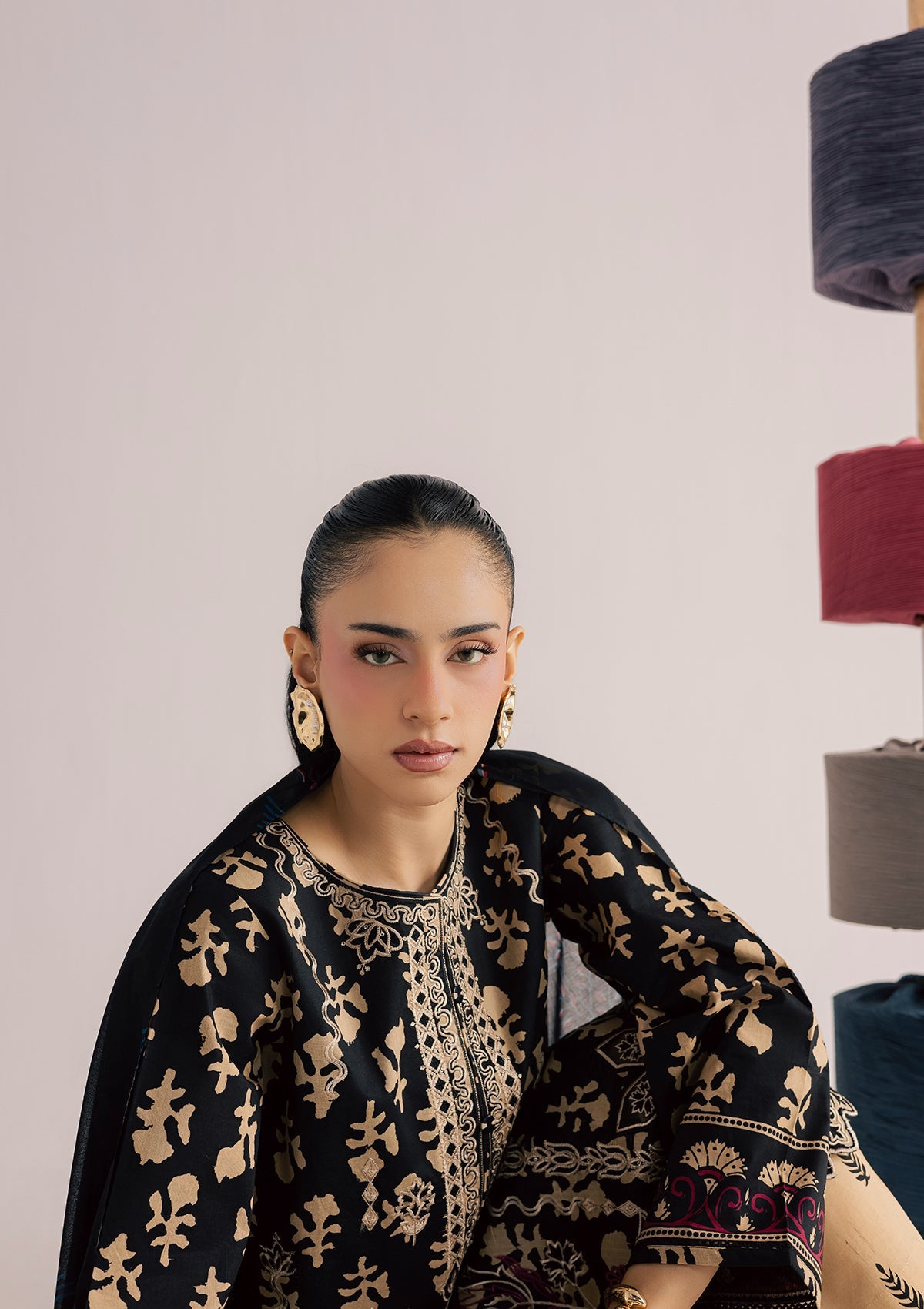 Black Embroidered Lawn Pakistani Suit Online in Dubai UAE Abudhabi Ajman Sharjah