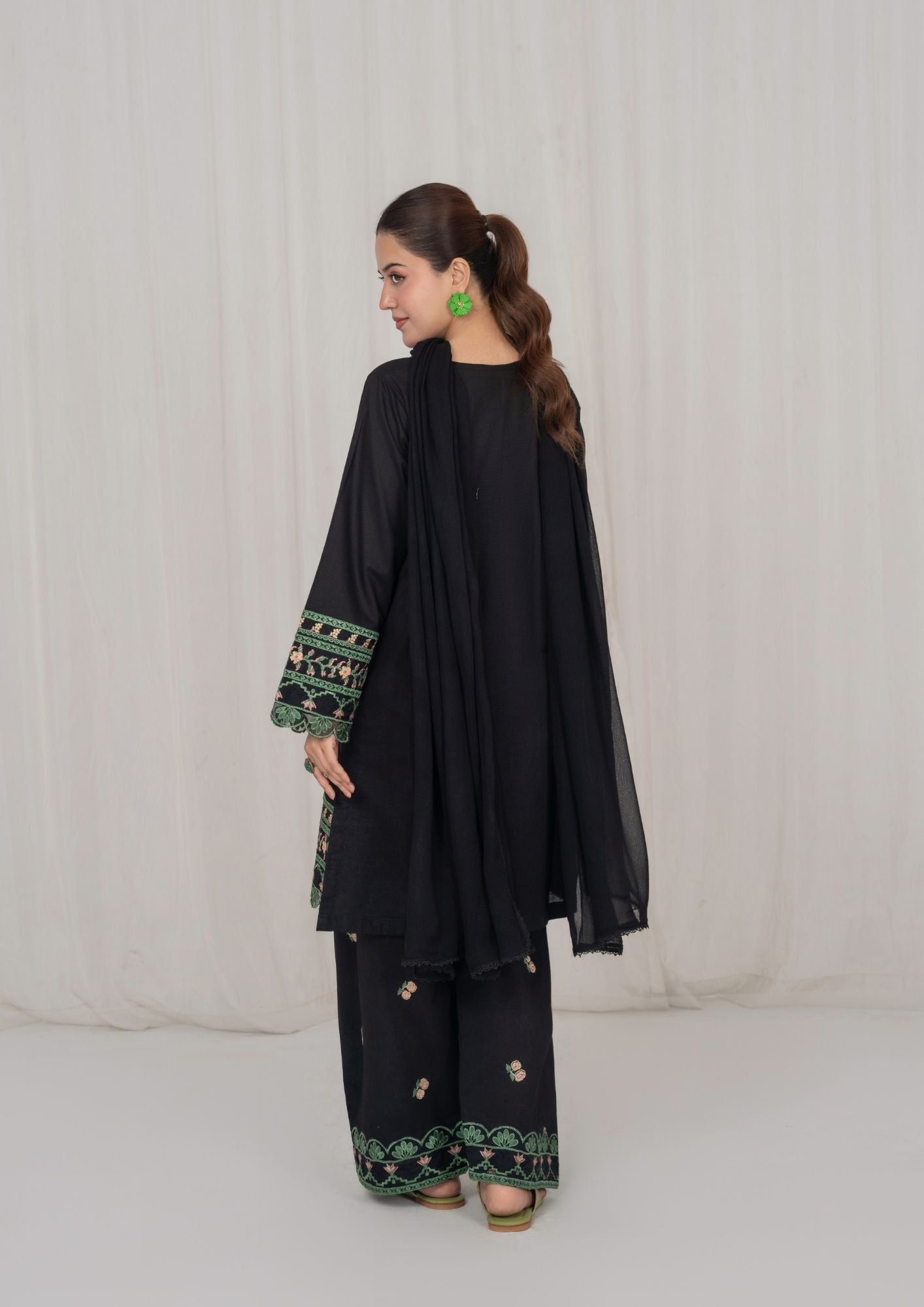 Black Embroidered Lawn Pakistani Suit Online in Dubai UAE Abudhabi Ajman Sharjah