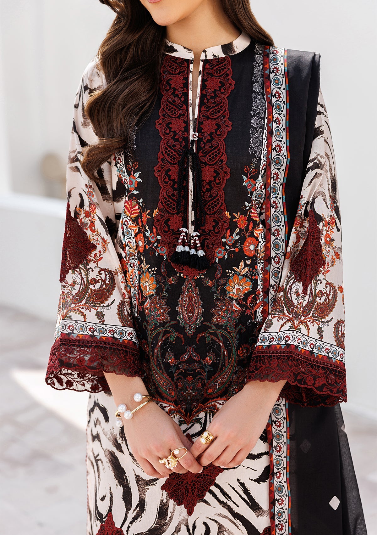 Black Embroidered Lawn Pakistani Suit Online in Dubai UAE Abudhabi Ajman Sharjah