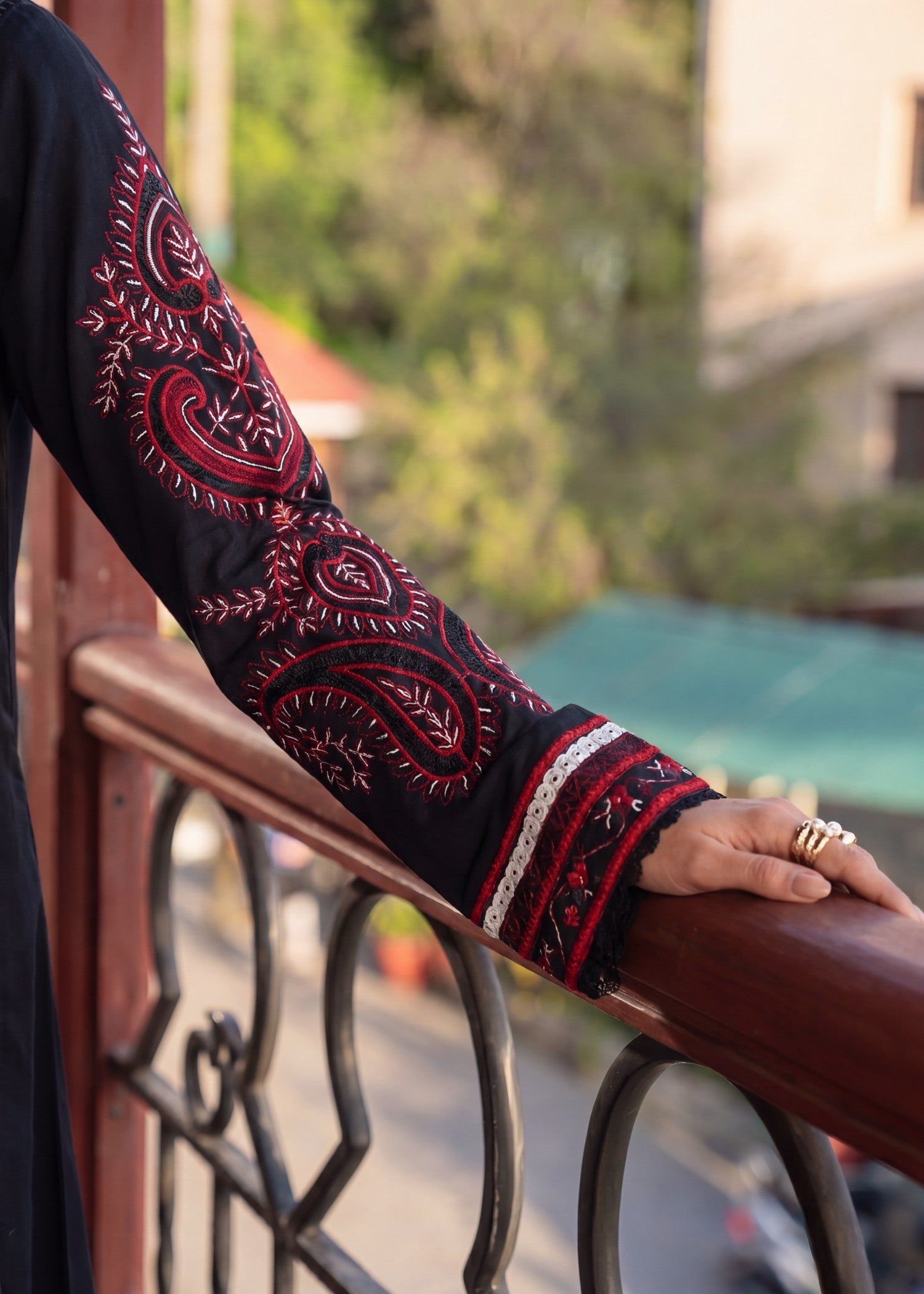 Black Embroidered Lawn Pishwas Dress Online in KSA Riyadh Saudi Arabia Oman Bahrain Qatar