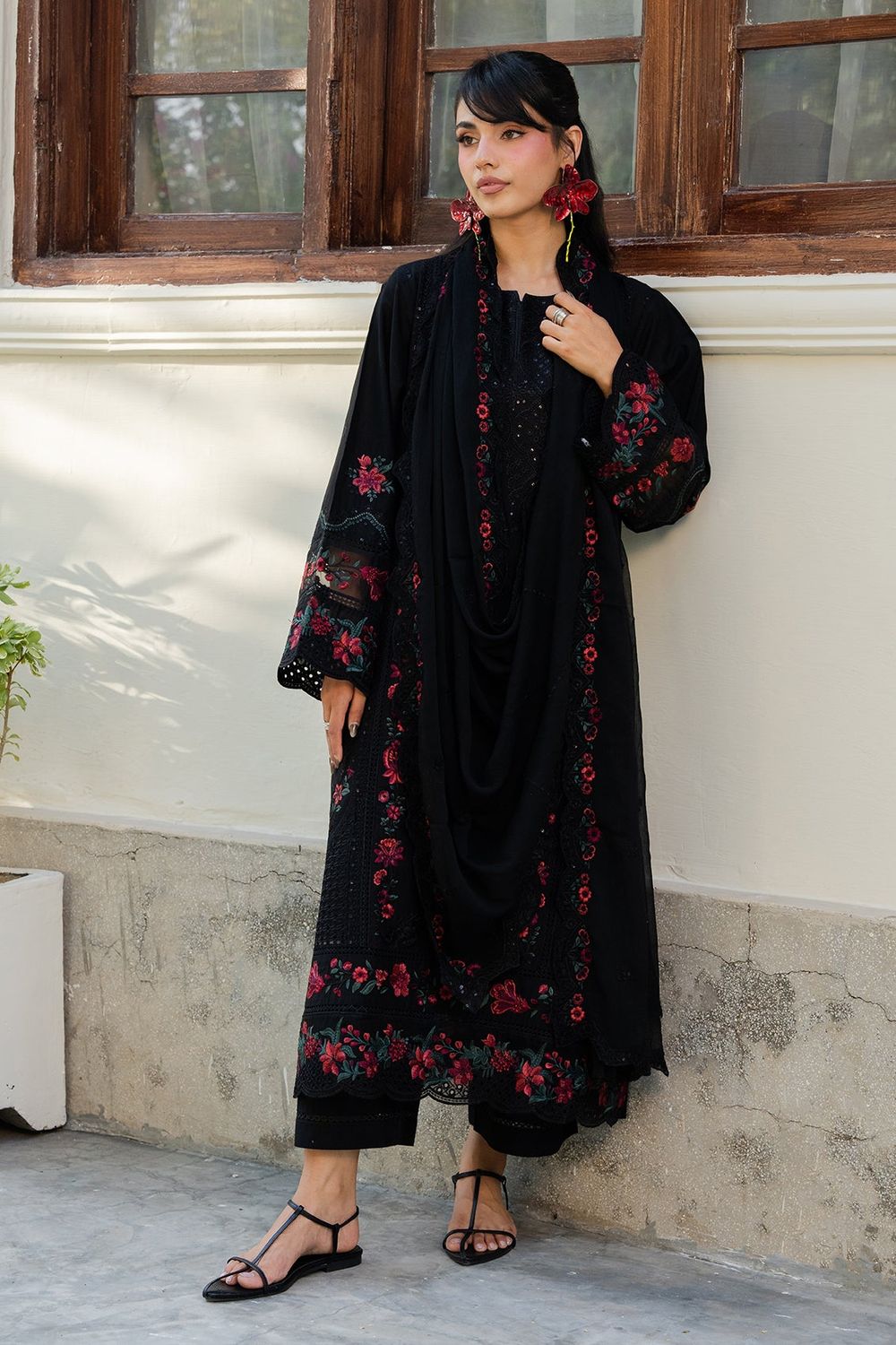 Black Embroidered Lawn Suit Online in Dubai UAE Abudhabi Ajman Sharjah
