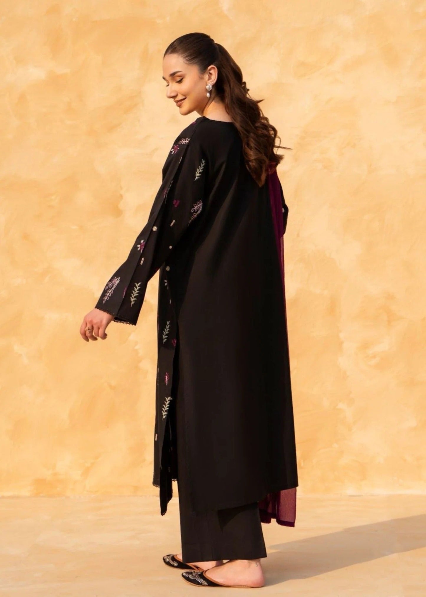 Black Embroidered Linen Daily Wear Suit Online in KSA Riyadh Saudi Arabia Oman Bahrain Qatar