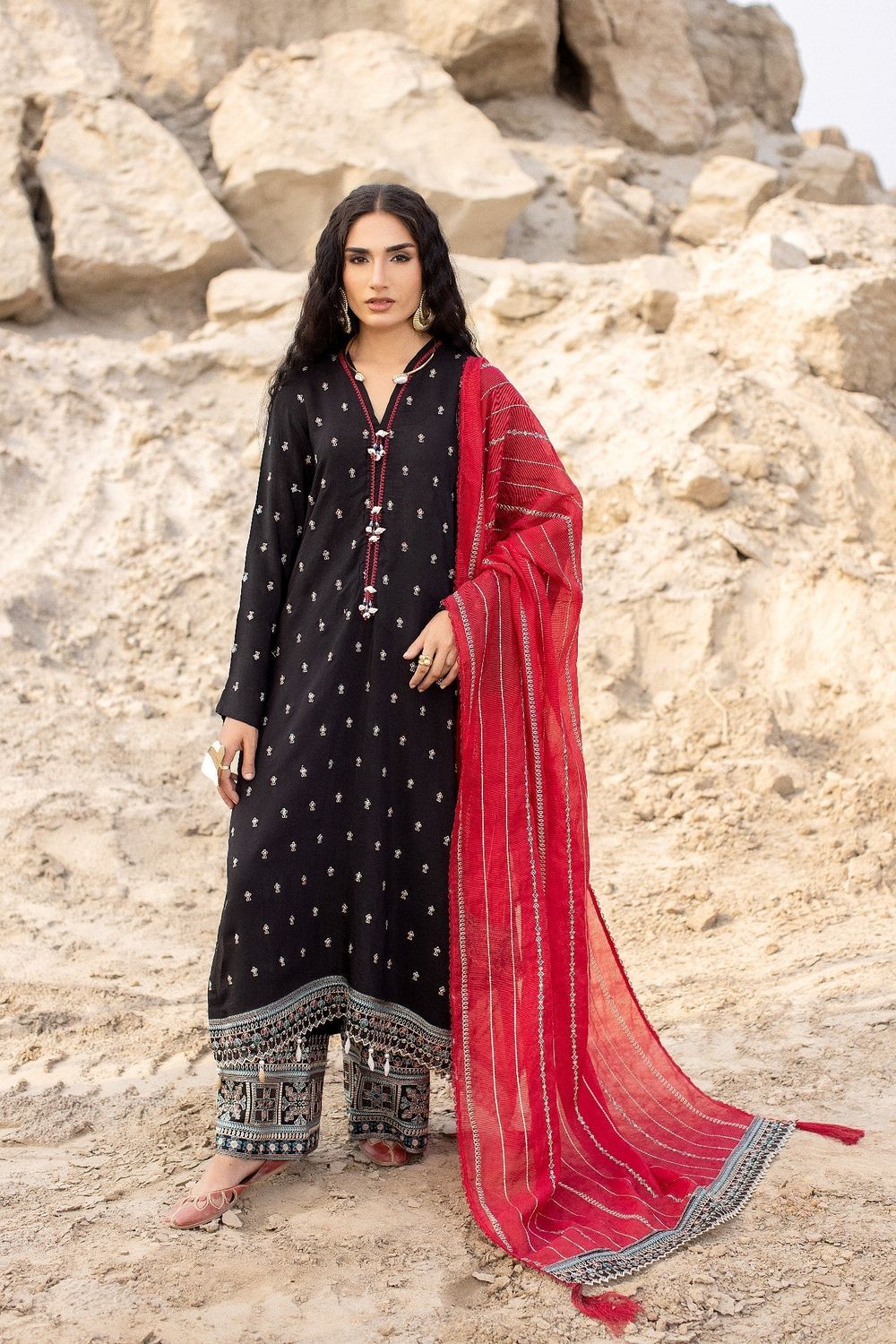 Black Embroidered Raw Silk Festive Kurta Set Online in Dubai UAE Abudhabi Ajman Sharjah