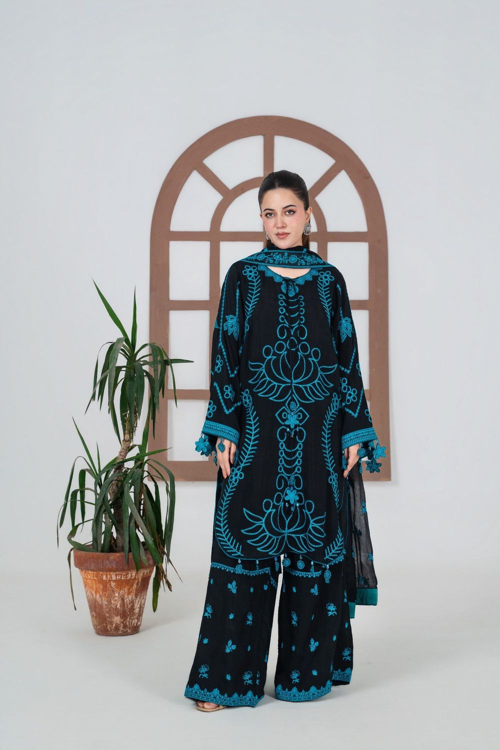 Black Embroidered Silk Straight Cut Kurta Online in Dubai UAE Abudhabi Ajman Sharjah