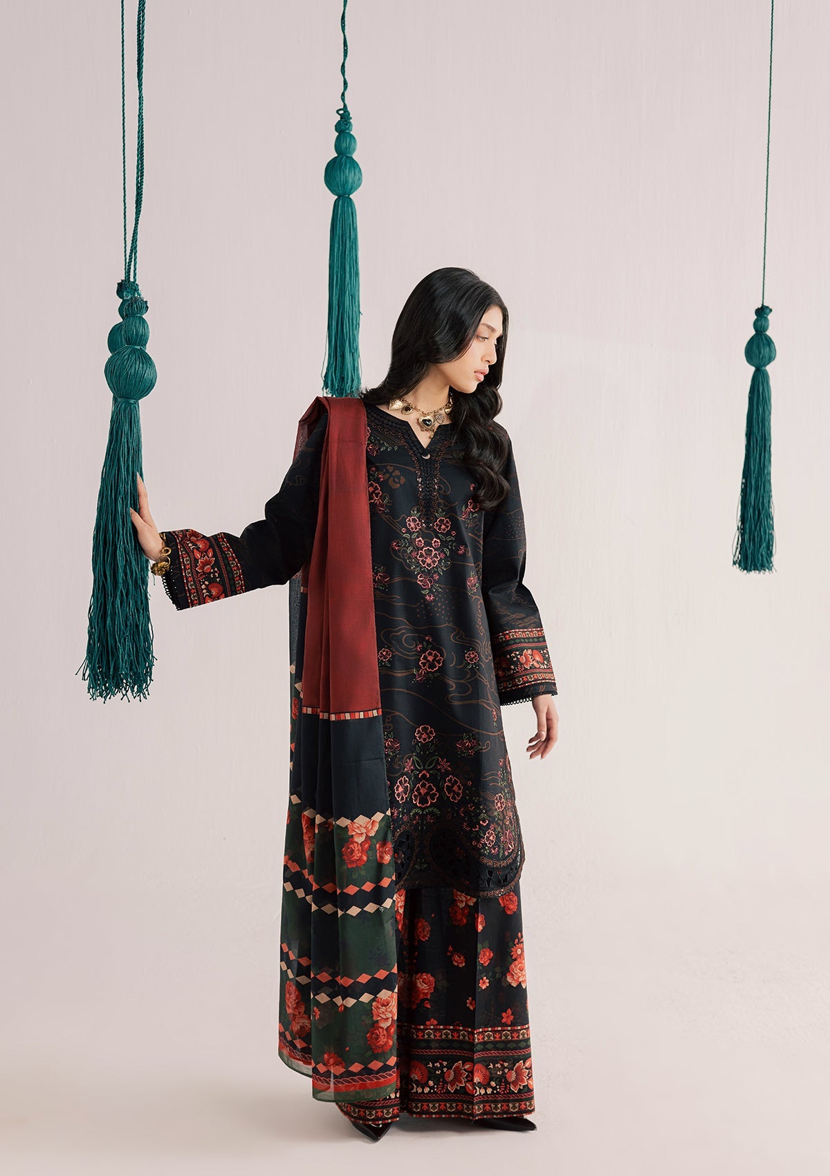Black Lawn 3 Piece Embroidered Outfit Online in Dubai DXB UAE Abudhabi Meena Bazaar
