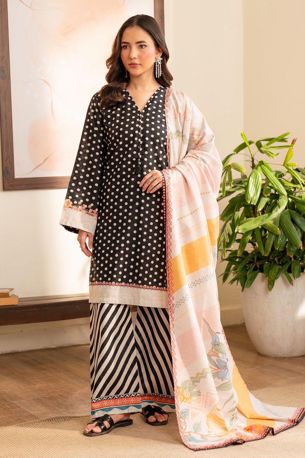 Black Printed Khaddar 3 Piece Pakistani Suit Online in Dubai UAE Abudhabi Ajman Sharjah