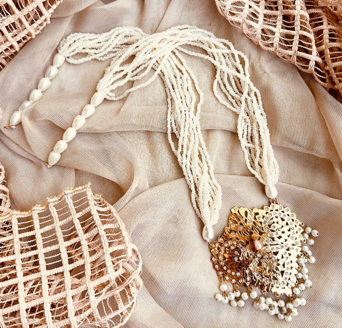 Bridal Kundan Style White Necklace Set with Earrings Online in KSA Riyadh Saudi Arabia Oman Bahrain Qatar
