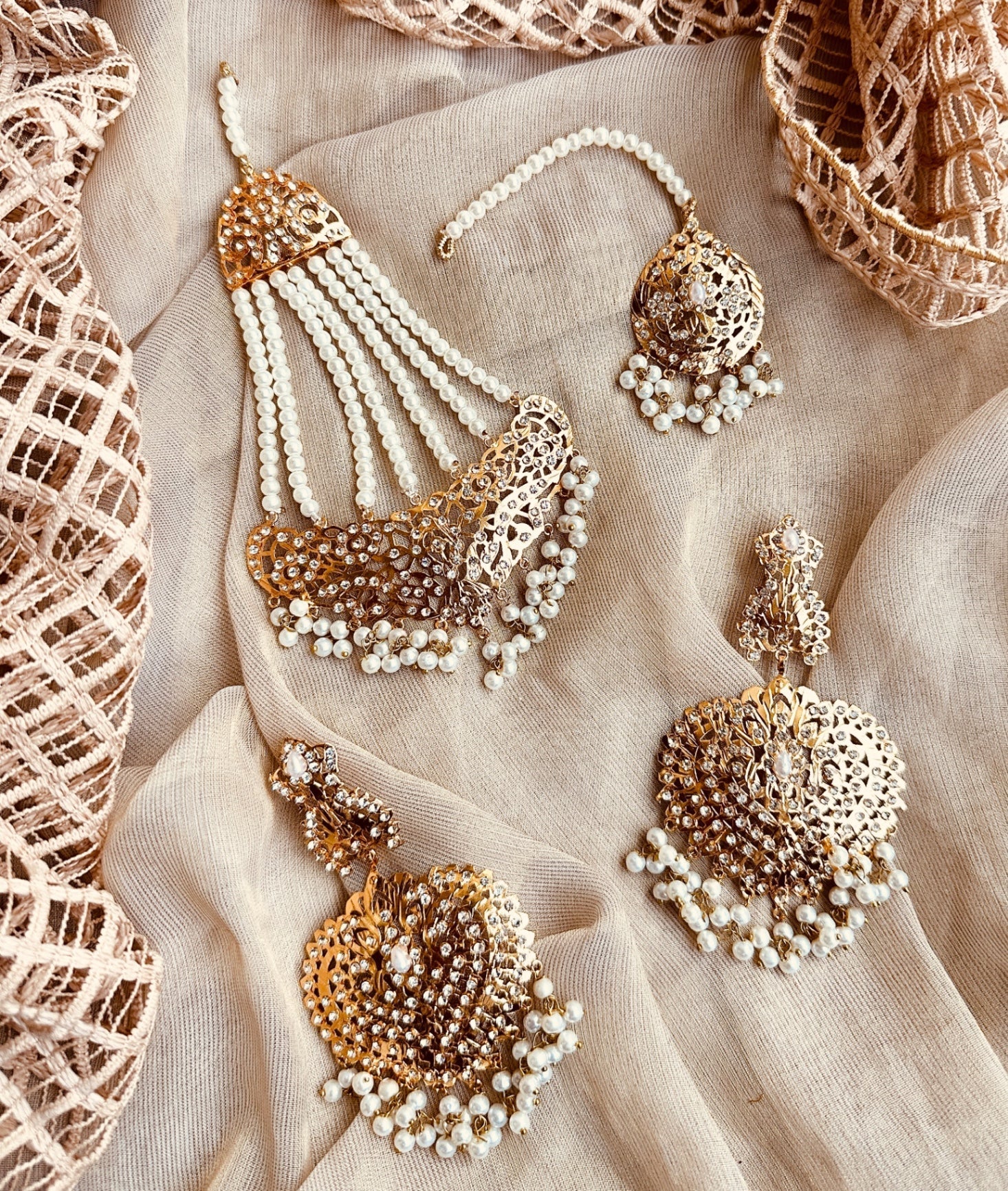 Bridal White Necklace Set Gold Plated Online in KSA Riyadh Saudi Arabia Oman Bahrain Qatar