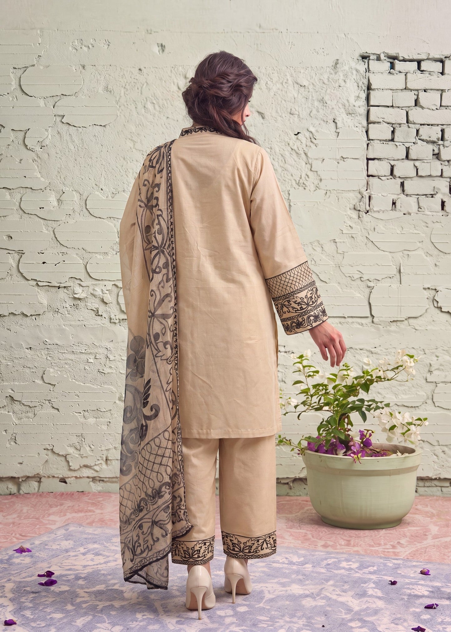 Cotton Embroidered Pakistani Suit Online in KSA Riyadh Saudi Arabia Oman Bahrain Qatar
