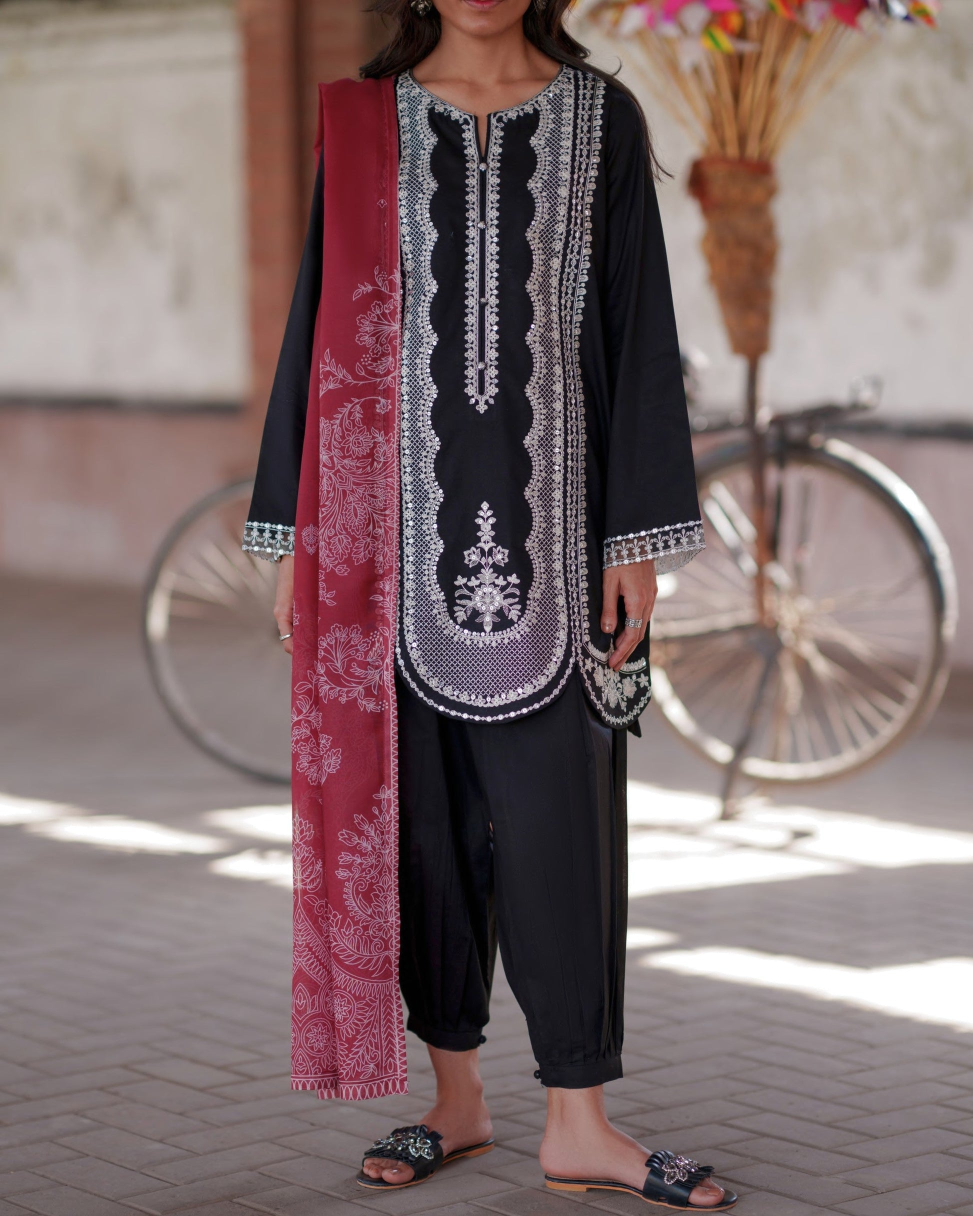 Cotton Lawn Embroidered 3 Piece Suit Online in KSA Riyadh Saudi Arabia Oman Bahrain Qatar