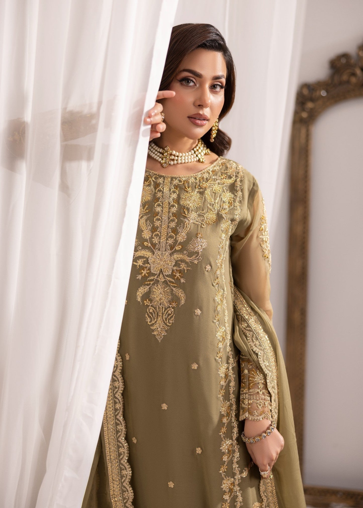Designer Embroidered Bemberg Crinkle Chiffon Suit Online in KSA Riyadh Saudi Arabia Oman Bahrain Qatar