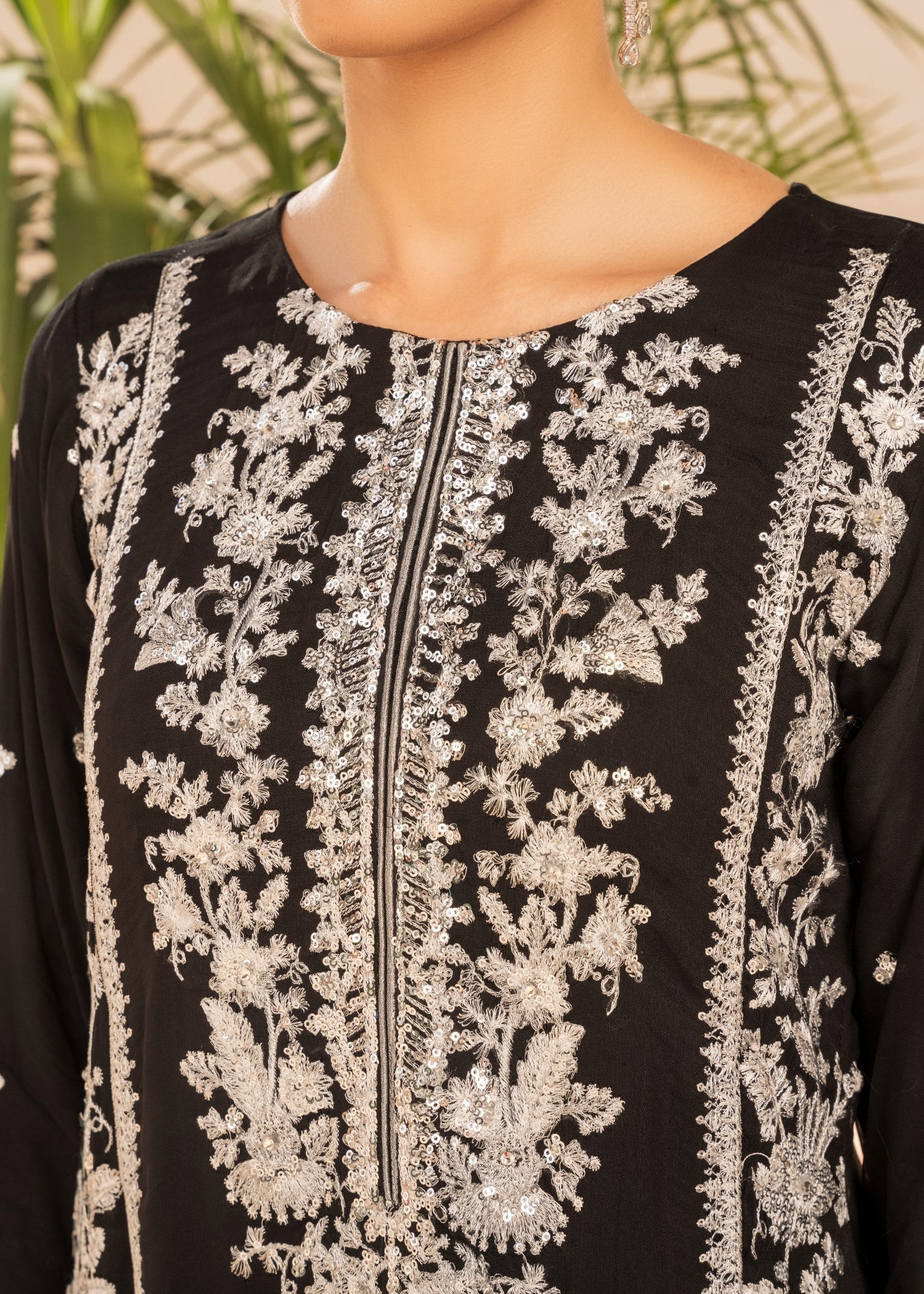 Elegant Black Embroidered Georgette Chiffon Kurta Set Online in Dubai UAE Abudhabi Ajman Sharjah