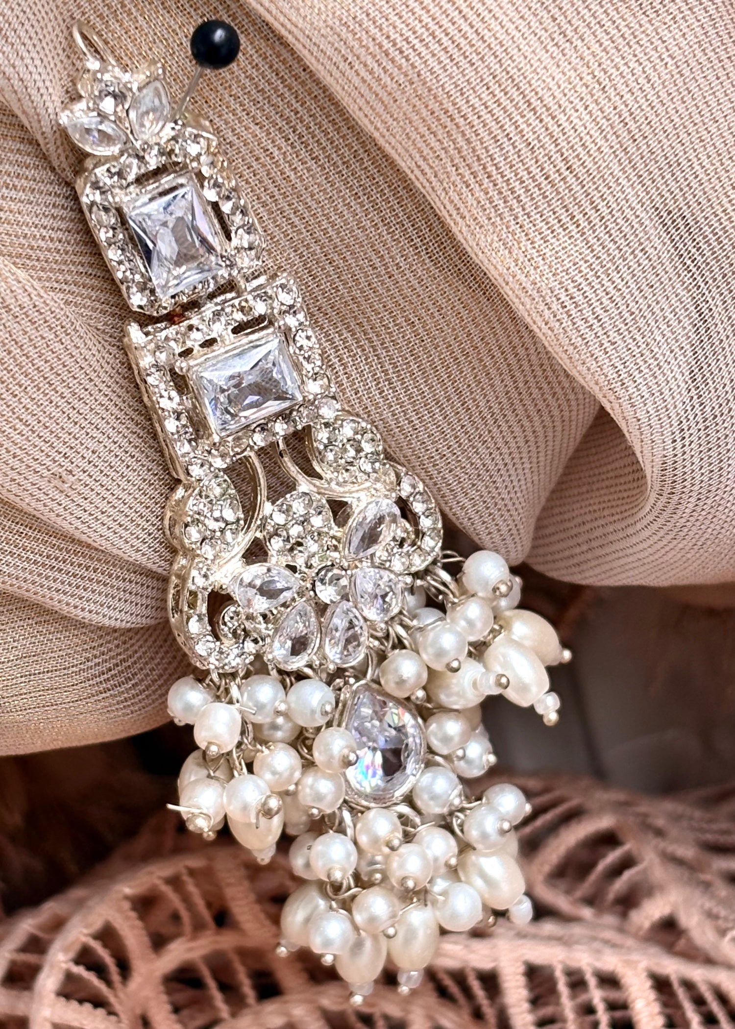 Elegant Silver Jewellery Set for Bridal Events Online in KSA Riyadh Saudi Arabia Oman Bahrain Qatar