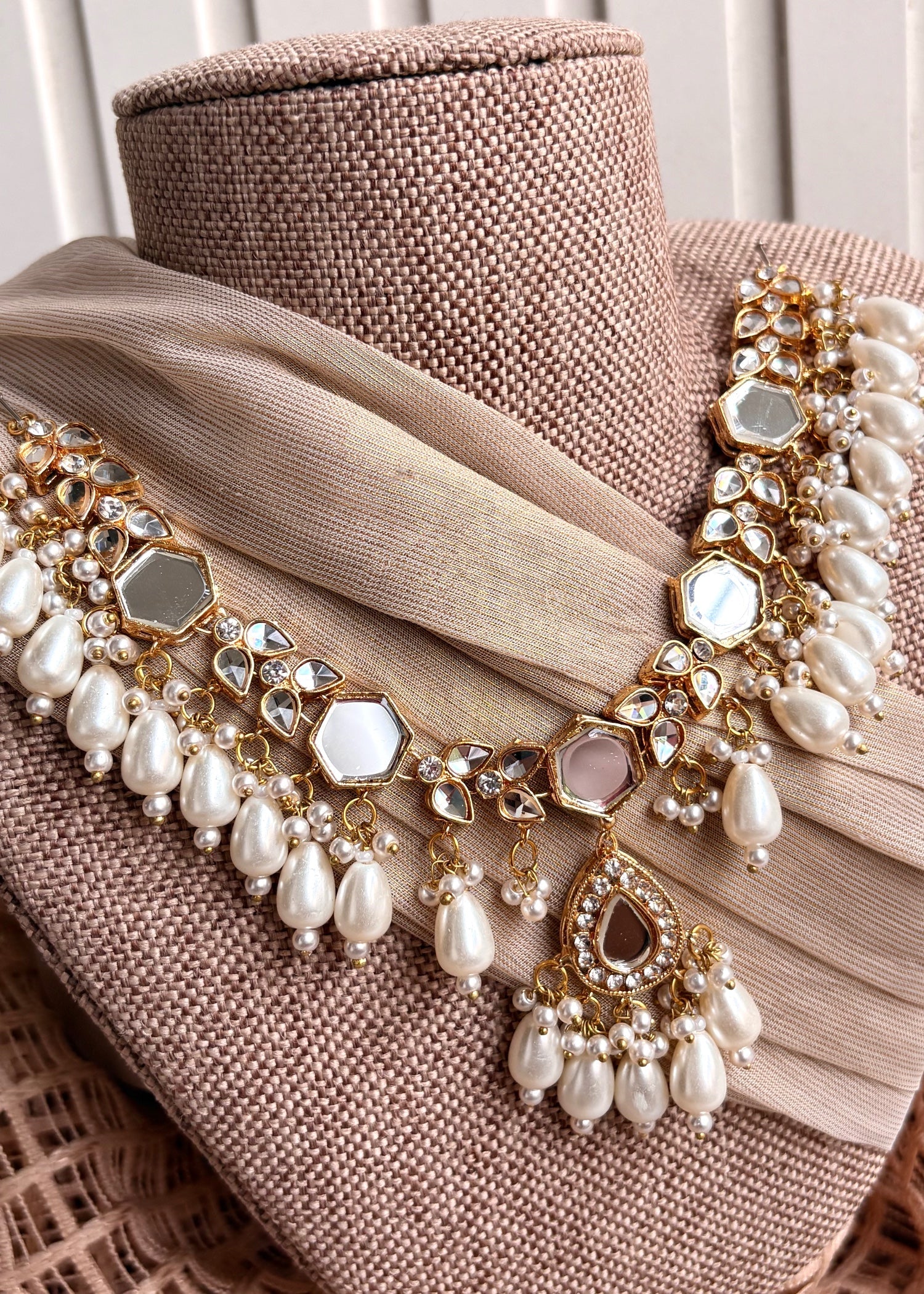 Elegant White Bridal Jewellery Set Online in KSA Riyadh Saudi Arabia Oman Bahrain Qatar