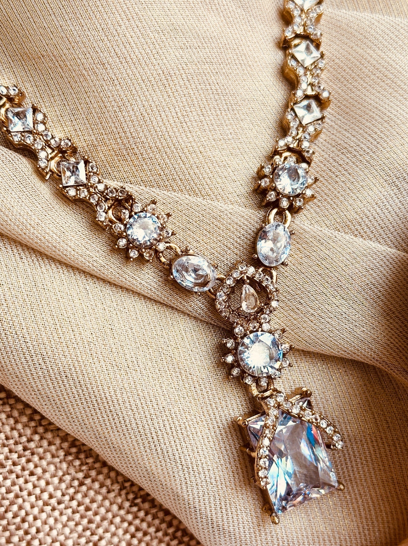 Elegant White Crystal Necklace Set for Nikah Online in KSA Riyadh Saudi Arabia Oman Bahrain Qatar