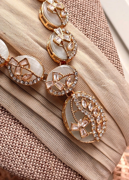 Elegant White Necklace Set with Stone Work Online in KSA Riyadh Saudi Arabia Oman Bahrain Qatar