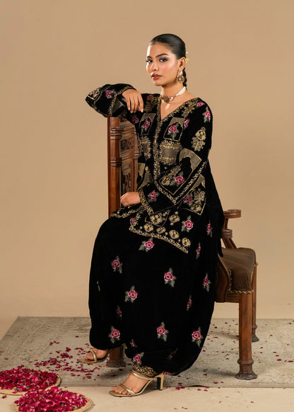 Ladies Black Velvet Salwar Kameez with Golden Tilla Work Online in KSA Riyadh Saudi Arabia Oman Bahrain Qatar