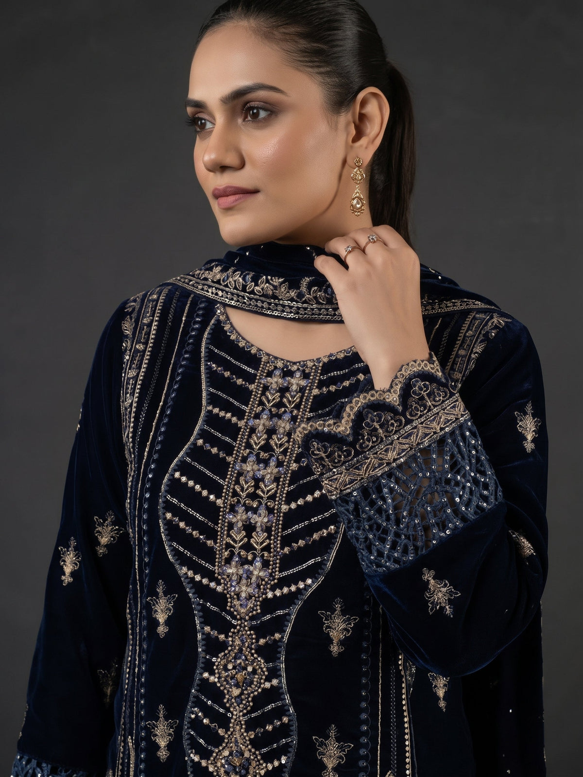 Ladies Navy Blue Velvet Shalwar Kameez Online in KSA Riyadh Saudi Arabia Oman Bahrain Qatar