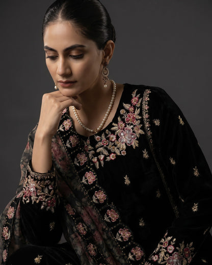 Ladies Black Velvet Salwar Kameez Online in KSA Riyadh Saudi Arabia Oman Bahrain Qatar