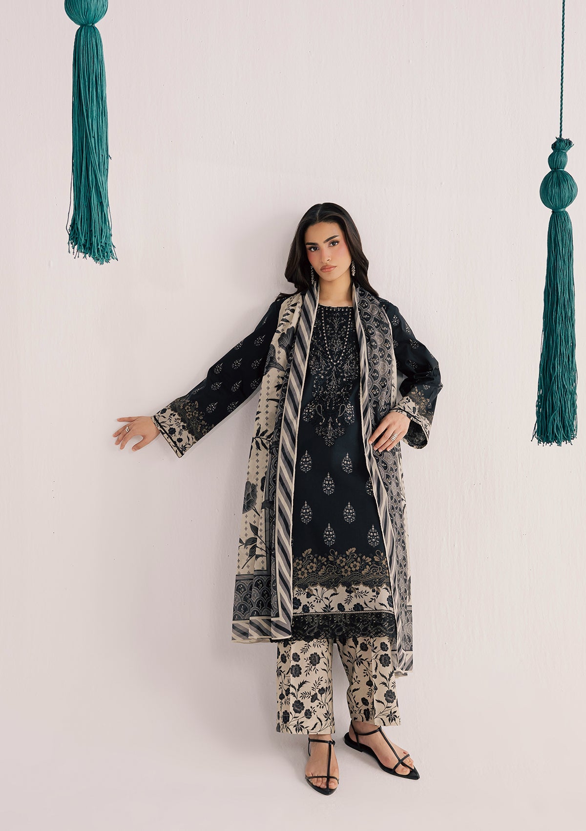 Embroidered Black Lawn Straight Trouser Suit Online in Dubai DXB UAE Abudhabi Meena Bazaar