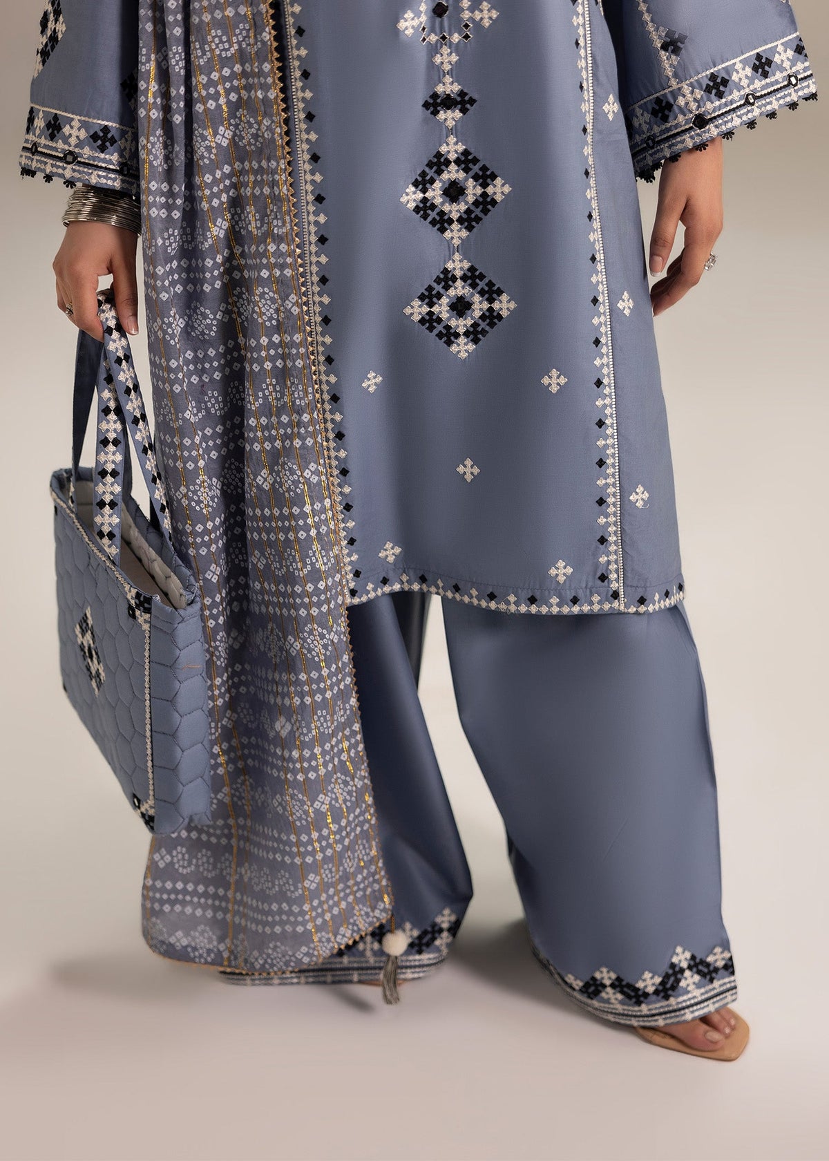 Embroidered Cotton Kurta with Zari Dupatta Online in KSA Riyadh Saudi Arabia Oman Bahrain Qatar