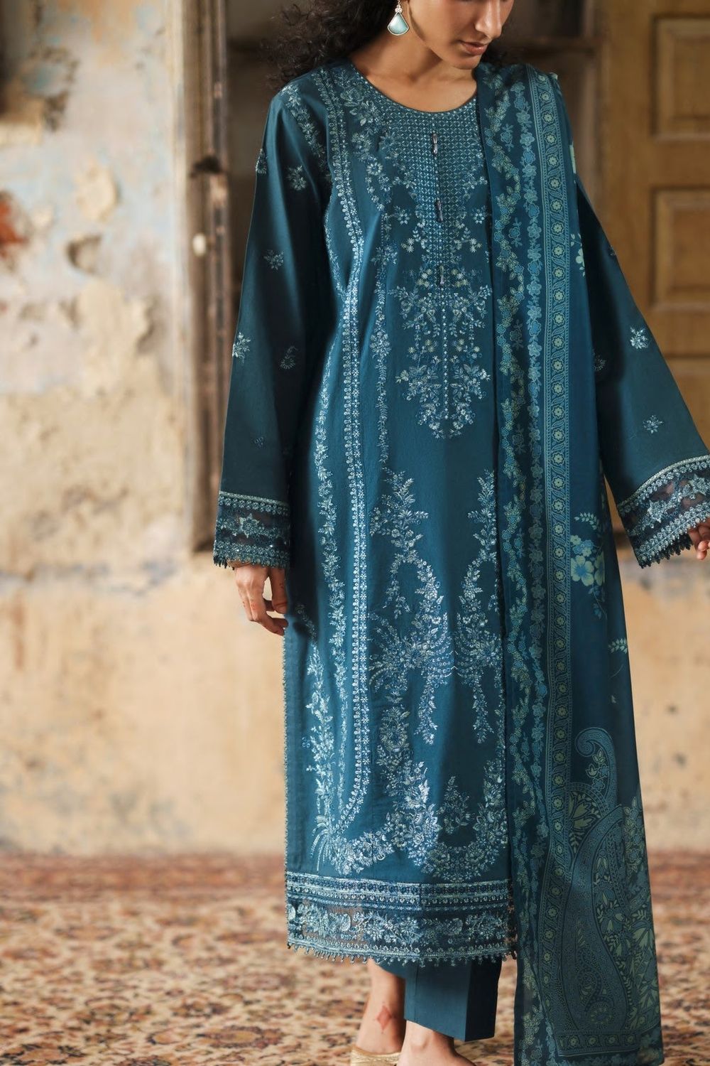 Embroidered Cotton Lawn Pakistani Suit Online in Dubai UAE Abudhabi Ajman Sharjah
