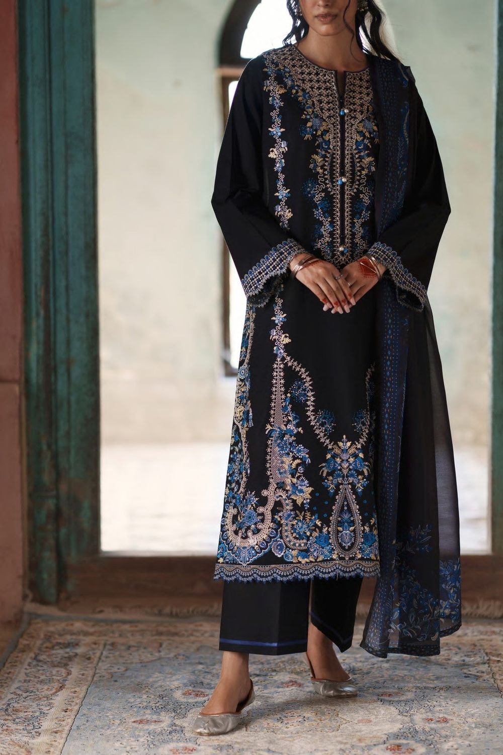 Embroidered Cotton Lawn Pakistani Suit Online in Dubai UAE Abudhabi Ajman Sharjah
